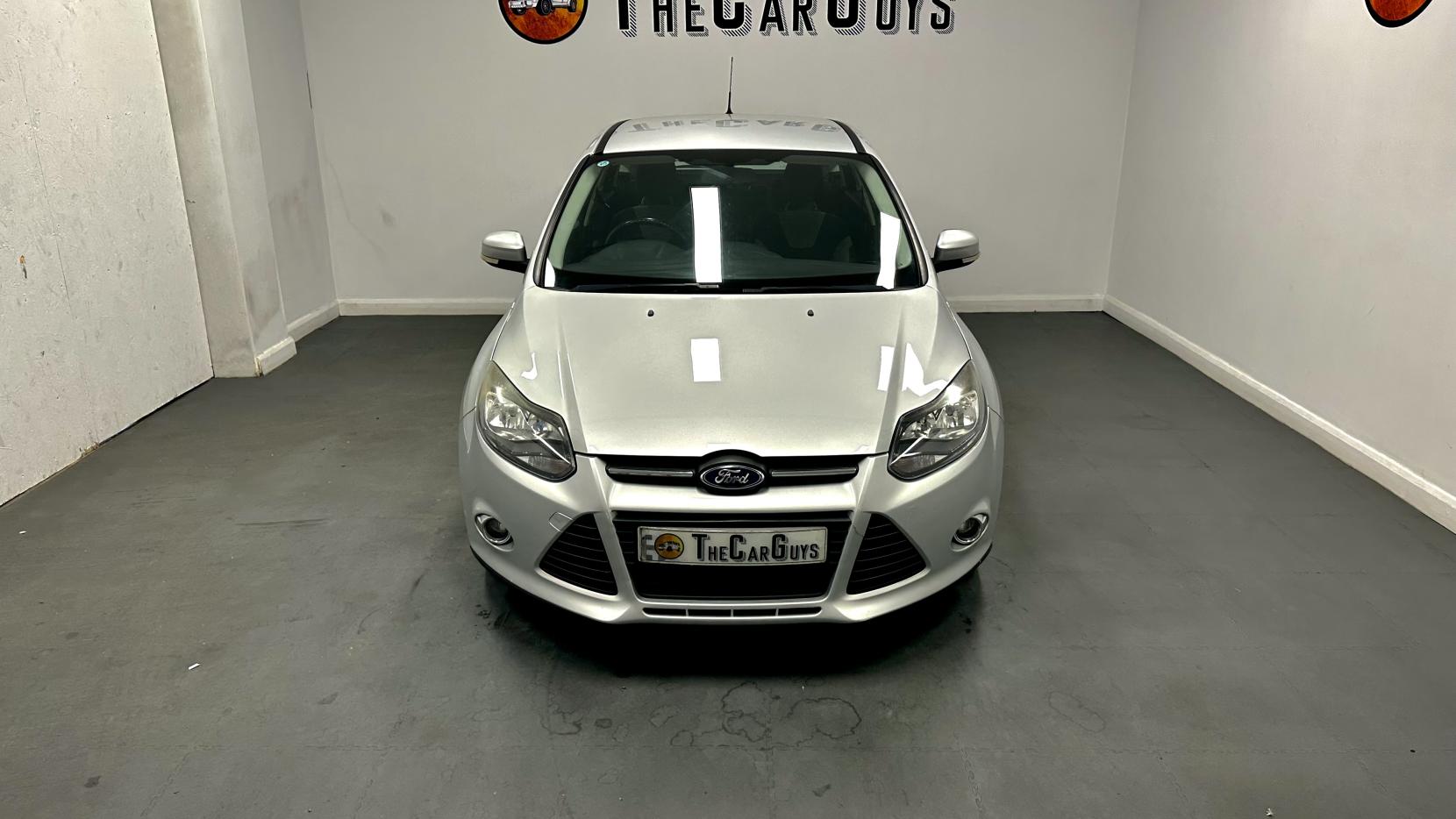 Ford Focus 1.6 Zetec Hatchback 5dr Petrol Powershift Euro 5 (125 ps)