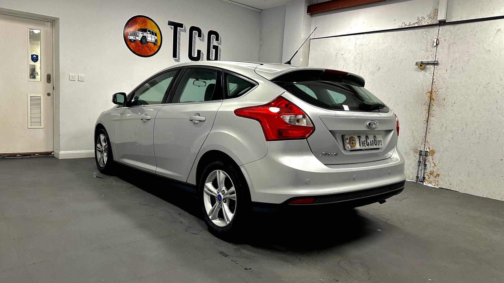 Ford Focus 1.6 Zetec Hatchback 5dr Petrol Powershift Euro 5 (125 ps)