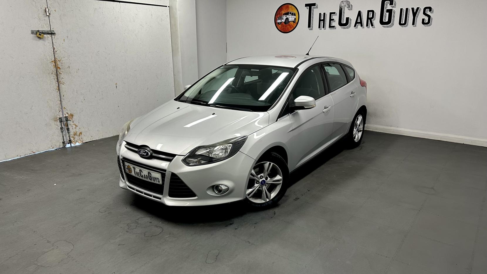 Ford Focus 1.6 Zetec Hatchback 5dr Petrol Powershift Euro 5 (125 ps)