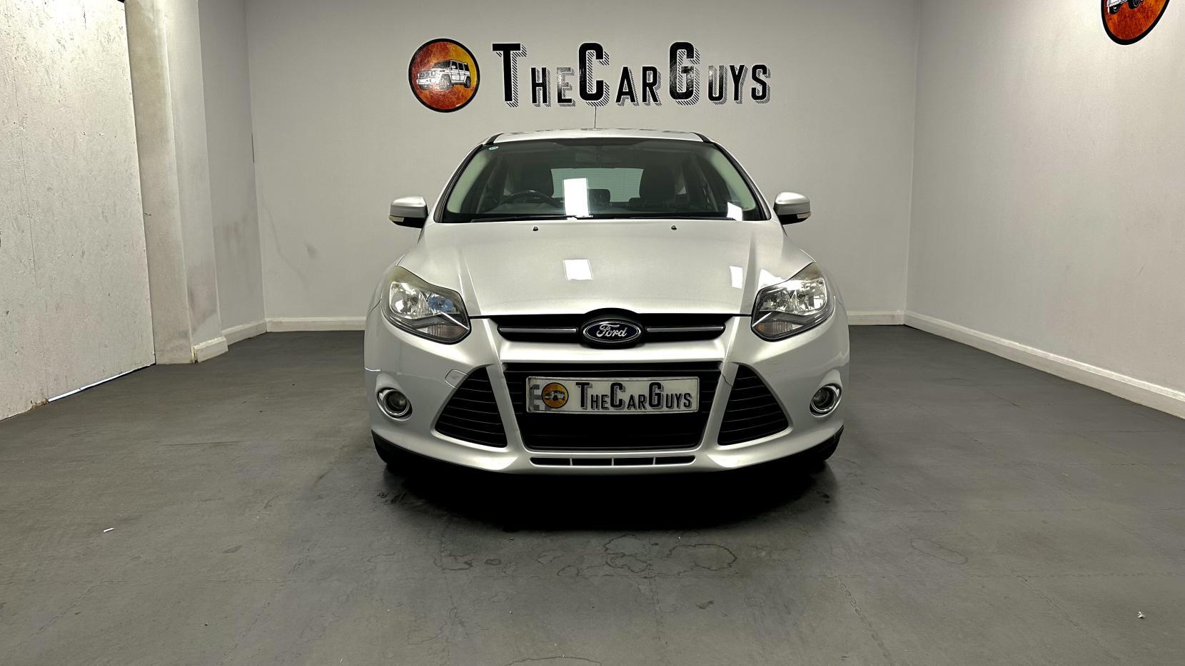 Ford Focus 1.6 Zetec Hatchback 5dr Petrol Powershift Euro 5 (125 ps)