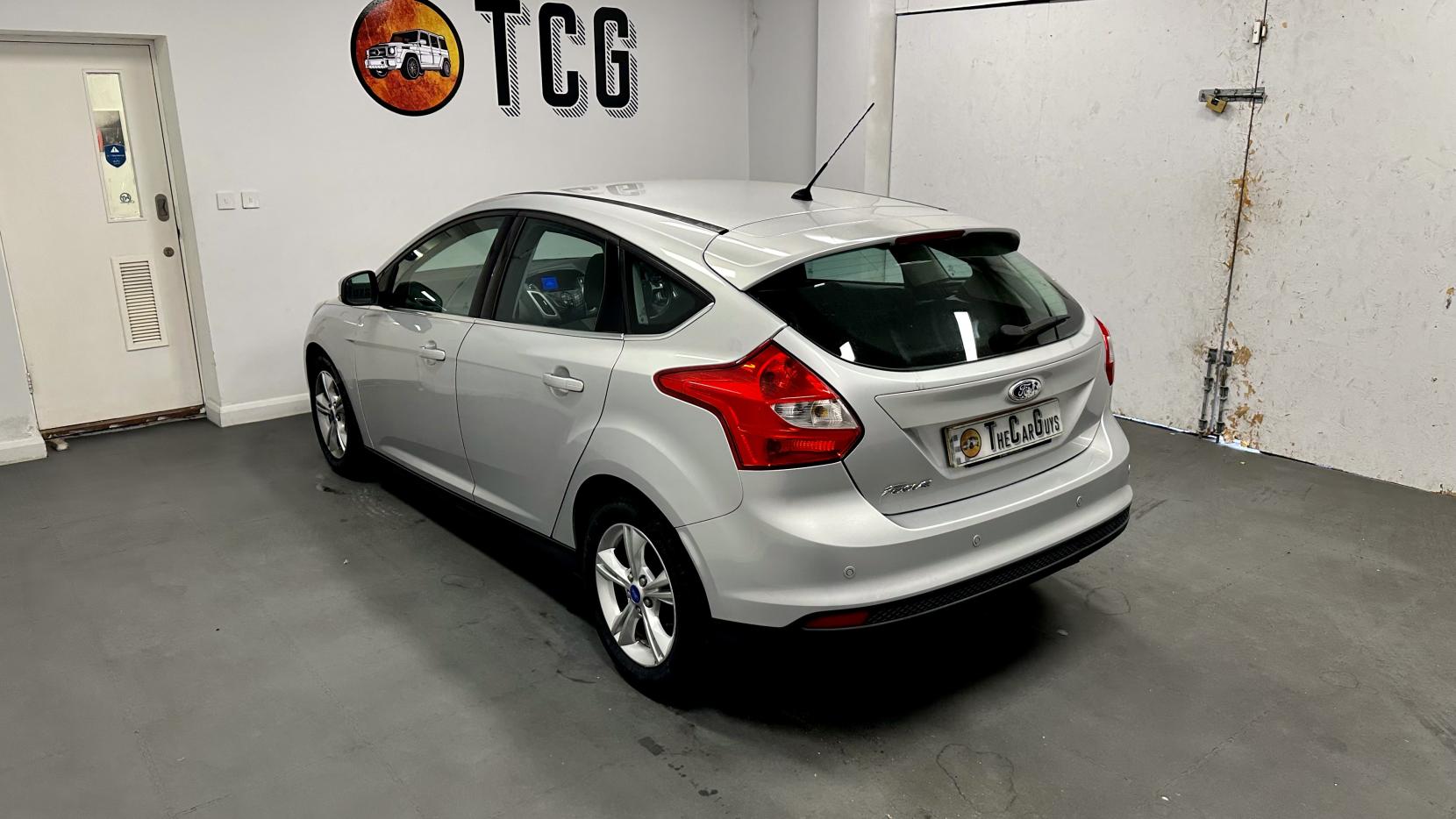 Ford Focus 1.6 Zetec Hatchback 5dr Petrol Powershift Euro 5 (125 ps)