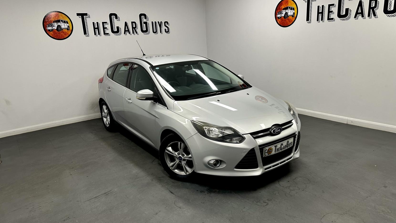 Ford Focus 1.6 Zetec Hatchback 5dr Petrol Powershift Euro 5 (125 ps)