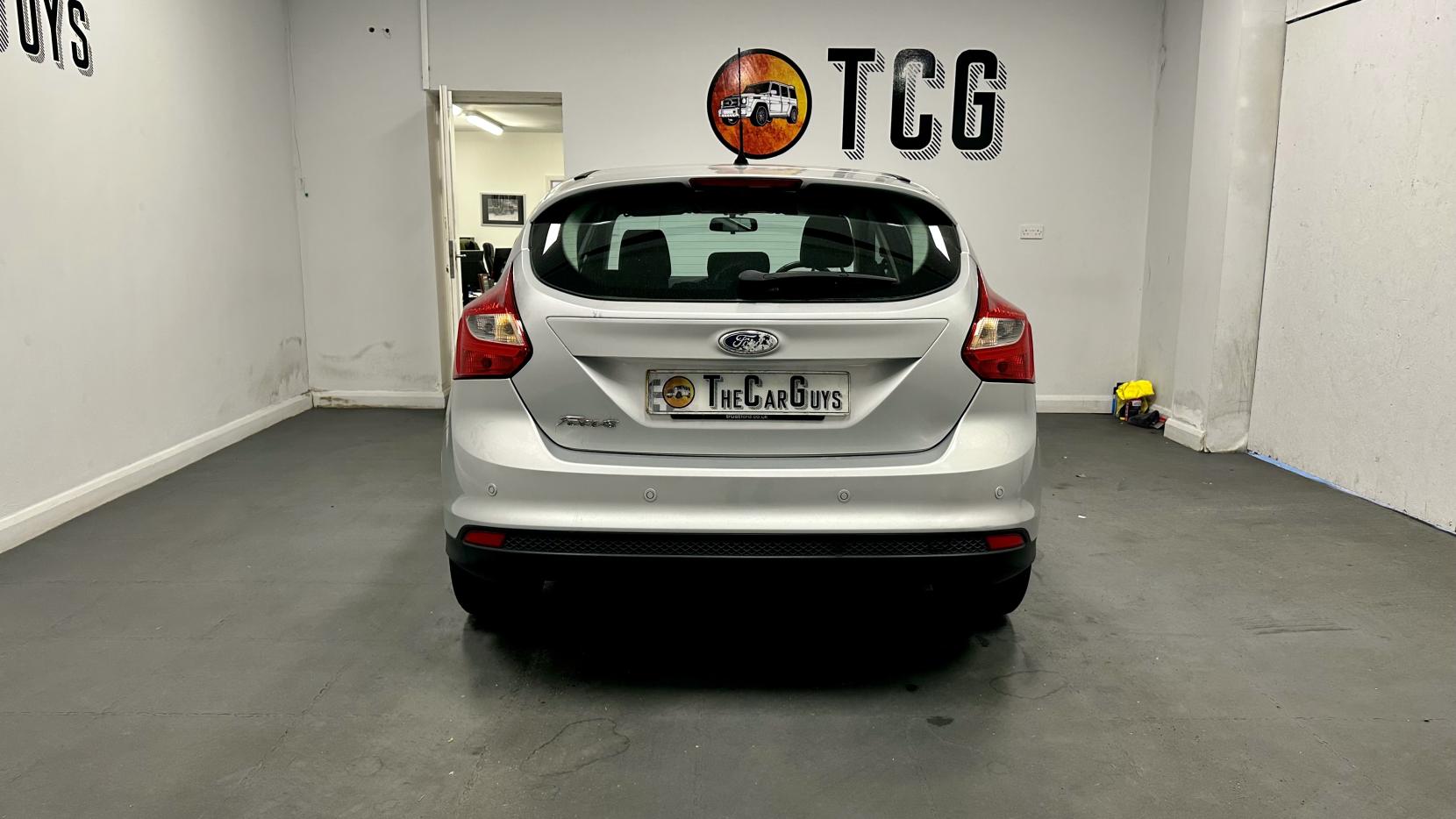 Ford Focus 1.6 Zetec Hatchback 5dr Petrol Powershift Euro 5 (125 ps)