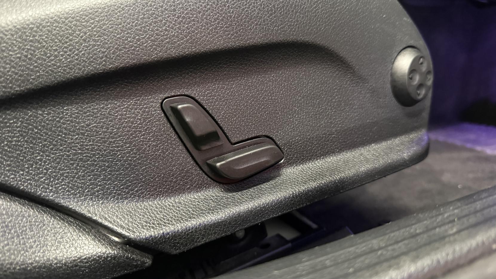 Mercedes-Benz C Class 2.0 C220d AMG Line (Premium) Saloon 4dr Diesel G-Tronic+ Euro 6 (s/s) (194 ps)