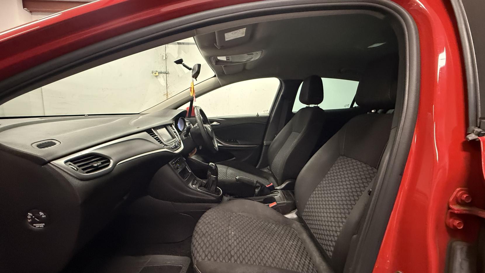 Vauxhall Astra 1.0i Turbo ecoTEC Design Hatchback 5dr Petrol Manual Euro 6 (s/s) (105 ps)