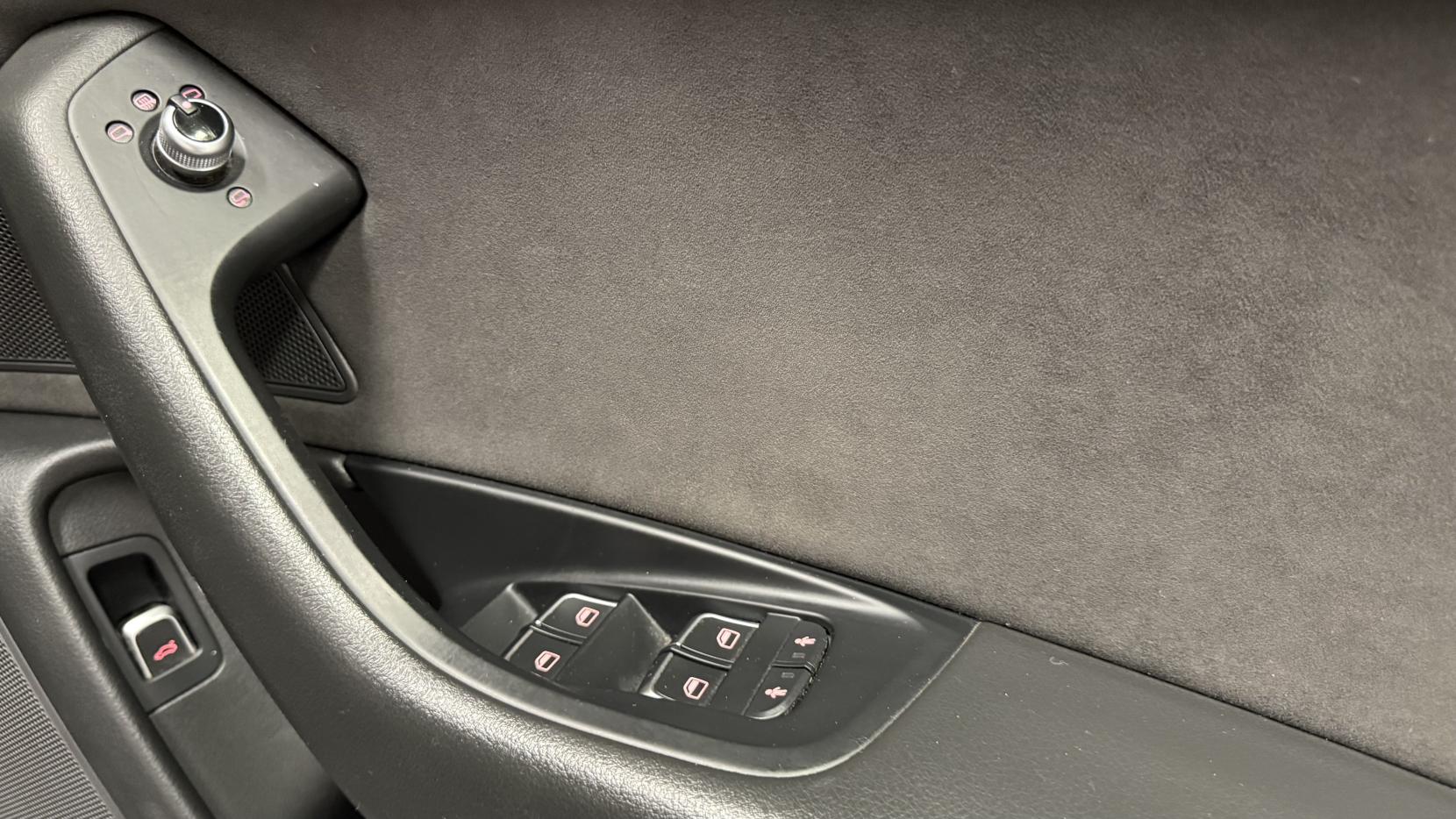 Audi A6 Saloon 2.0 TDI ultra Black Edition Saloon 4dr Diesel S Tronic Euro 6 (s/s) (190 ps)