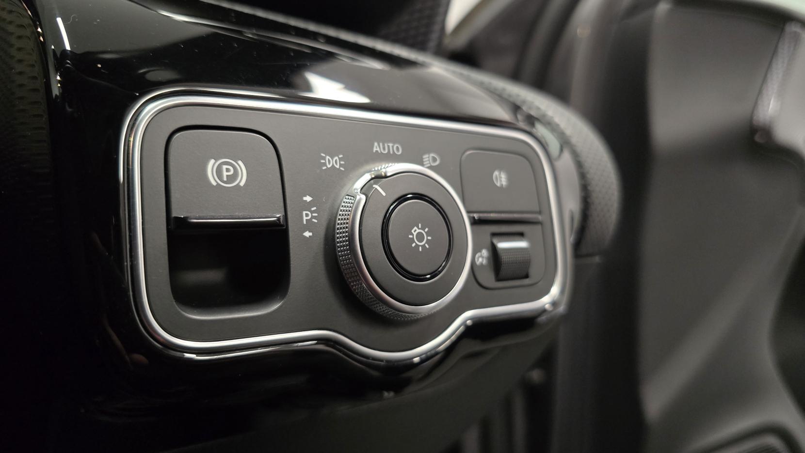 Mercedes-Benz A Class 1.5 A180d Sport (Executive) Hatchback 5dr Diesel 7G-DCT Euro 6 (s/s) (116 ps)