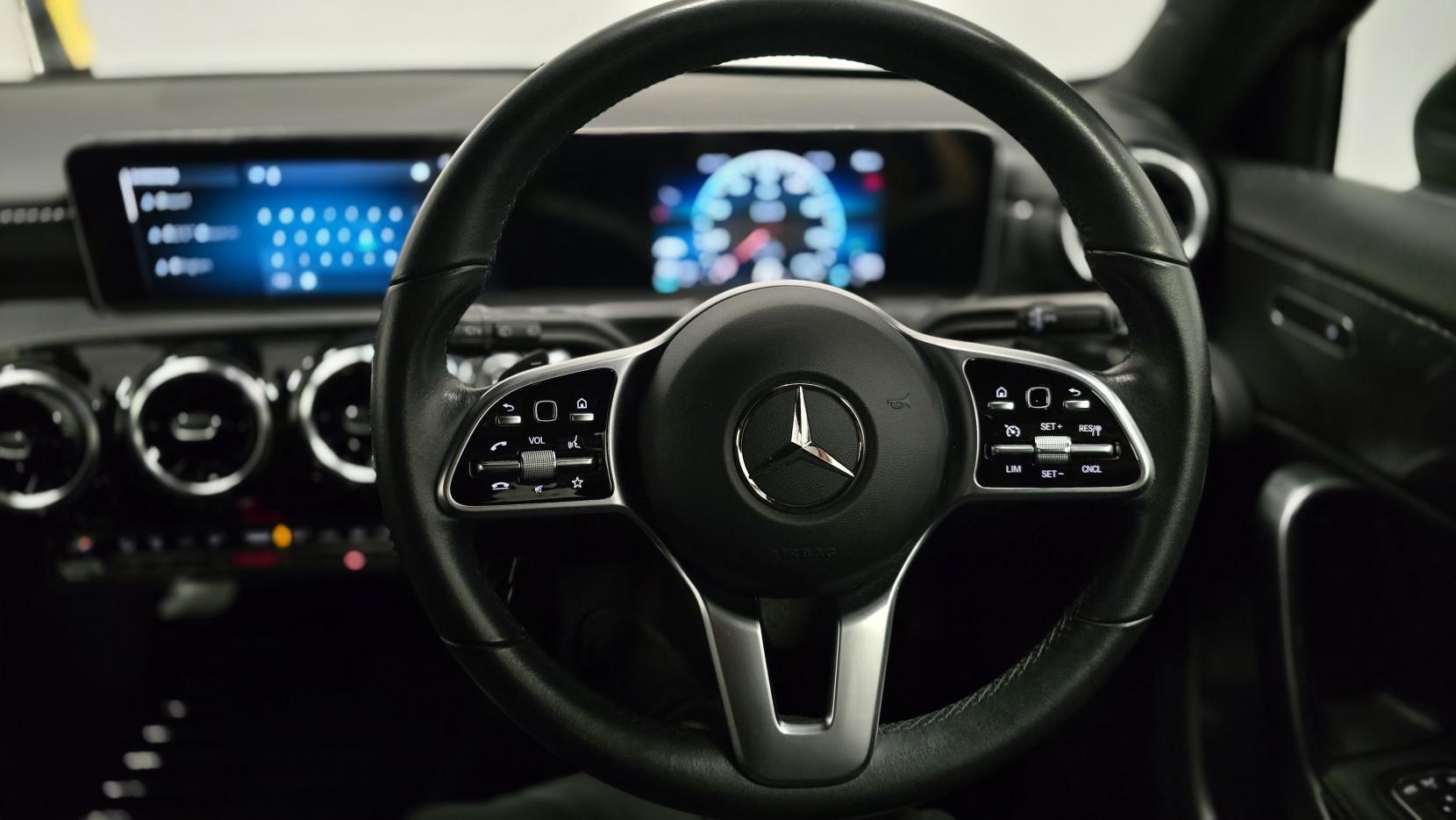 Mercedes-Benz A Class 1.5 A180d Sport (Executive) Hatchback 5dr Diesel 7G-DCT Euro 6 (s/s) (116 ps)