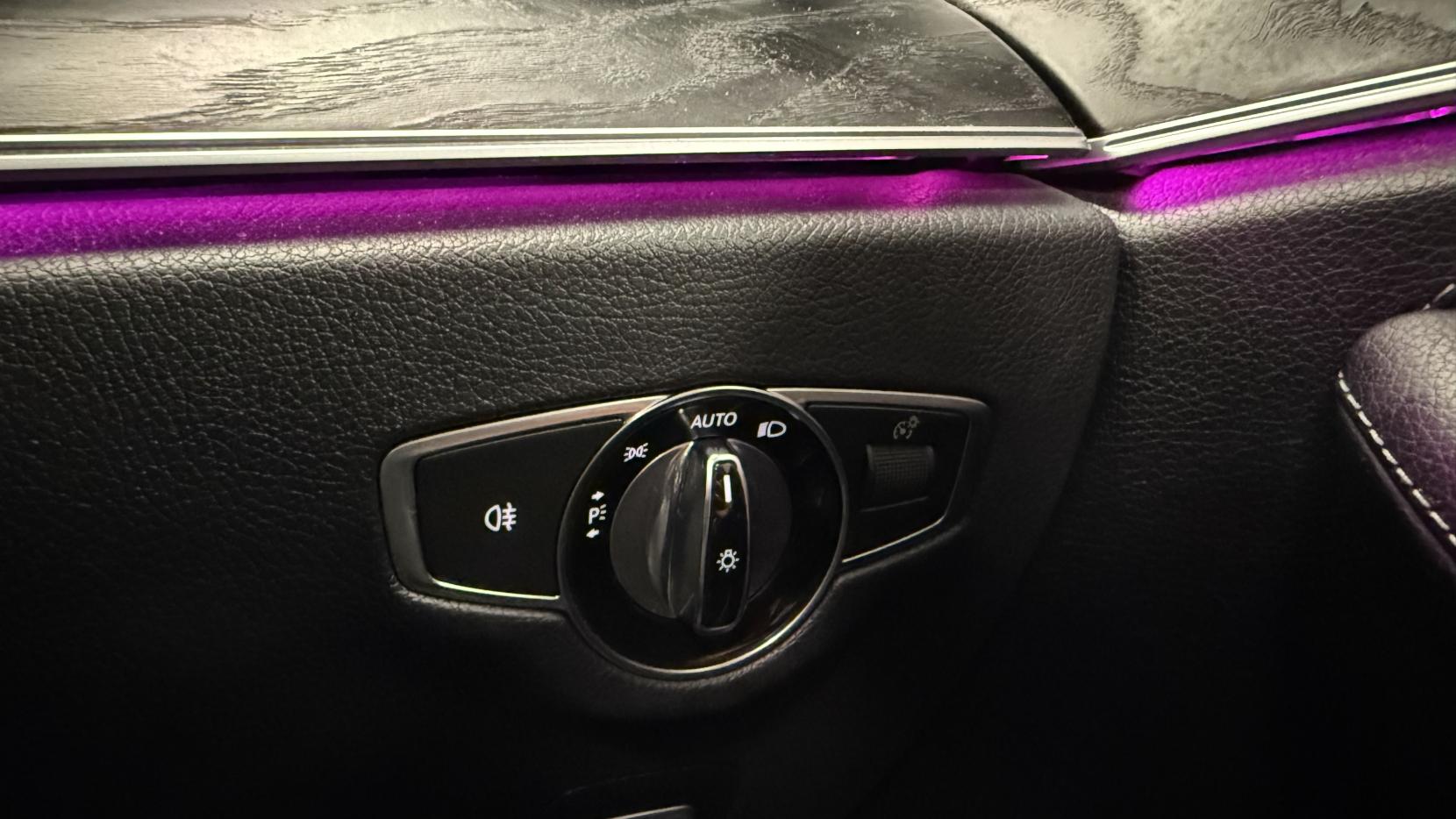 Mercedes-Benz E Class 2.0 E220d AMG Line (Premium Plus) Saloon 4dr Diesel G-Tronic+ 4MATIC Euro 6 (s/s) (194 ps)