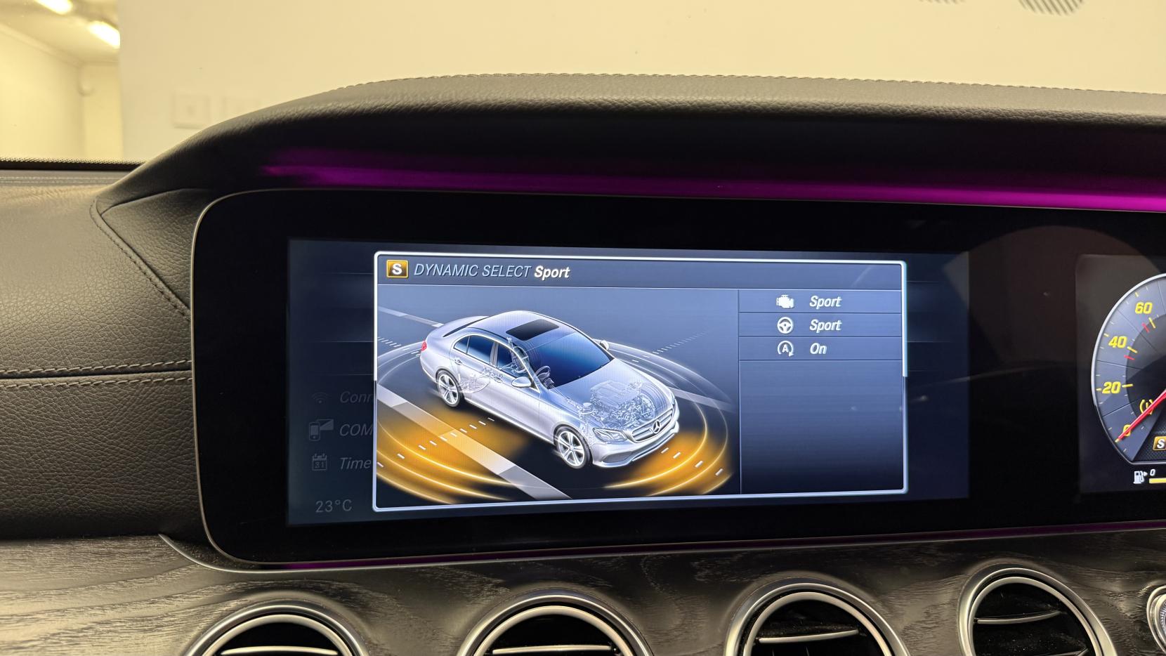 Mercedes-Benz E Class 2.0 E220d AMG Line (Premium Plus) Saloon 4dr Diesel G-Tronic+ 4MATIC Euro 6 (s/s) (194 ps)