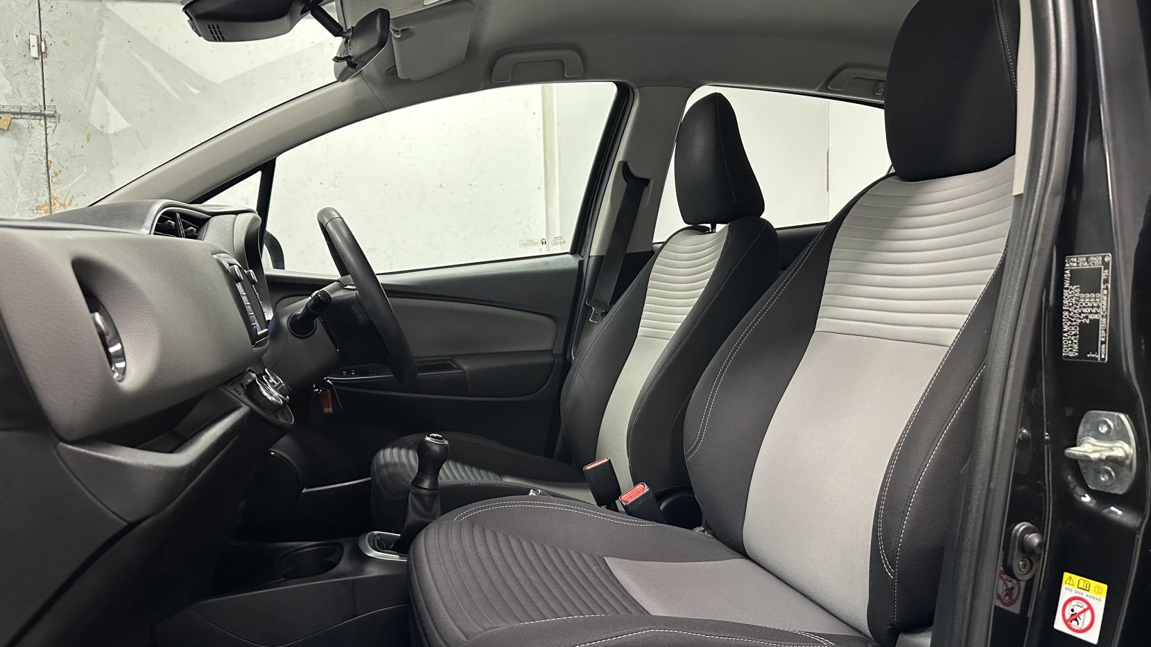 Toyota Yaris 1.0 VVT-i Icon Hatchback 5dr Petrol Manual Euro 6 (69 ps)