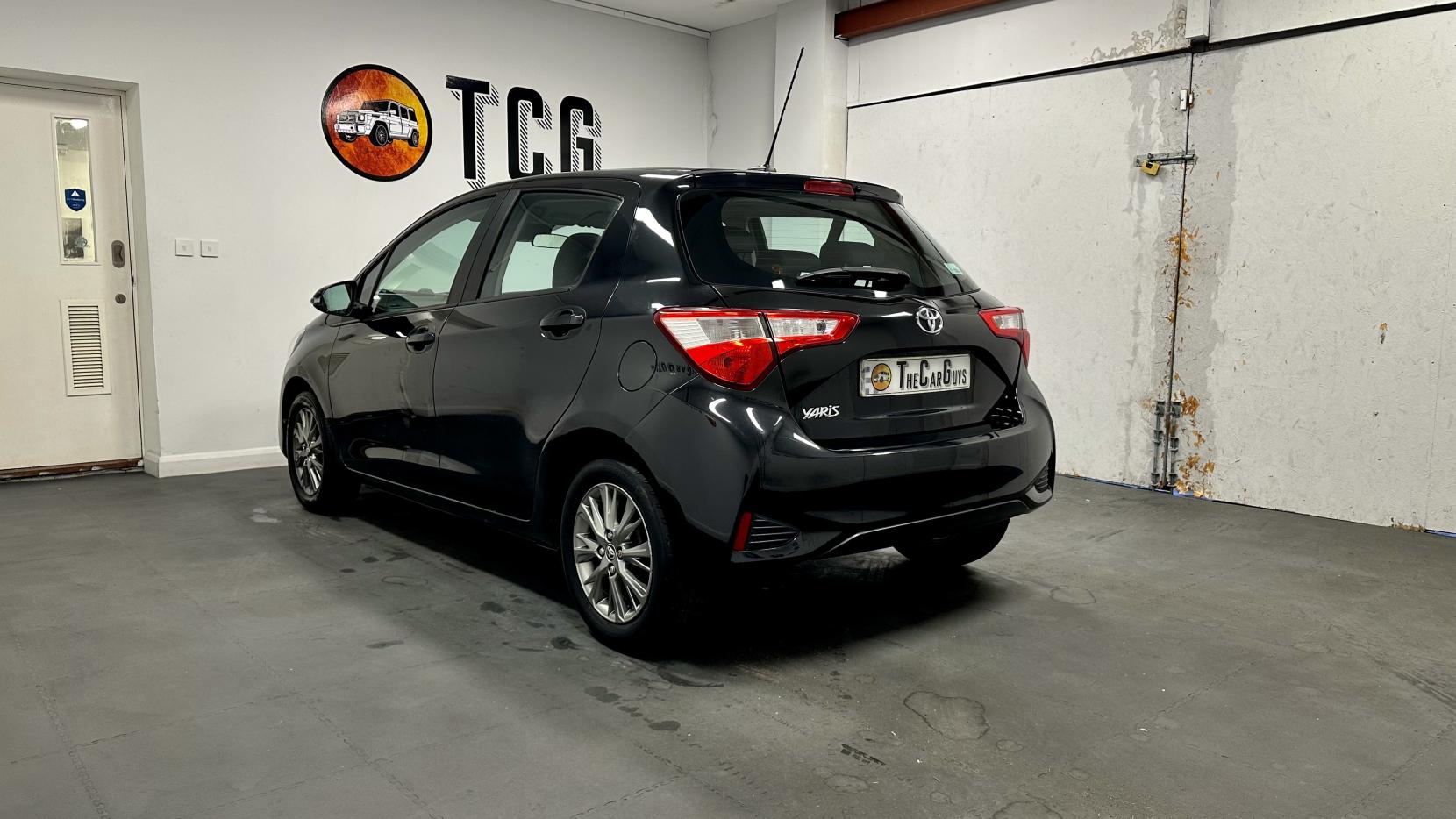 Toyota Yaris 1.0 VVT-i Icon Hatchback 5dr Petrol Manual Euro 6 (69 ps)
