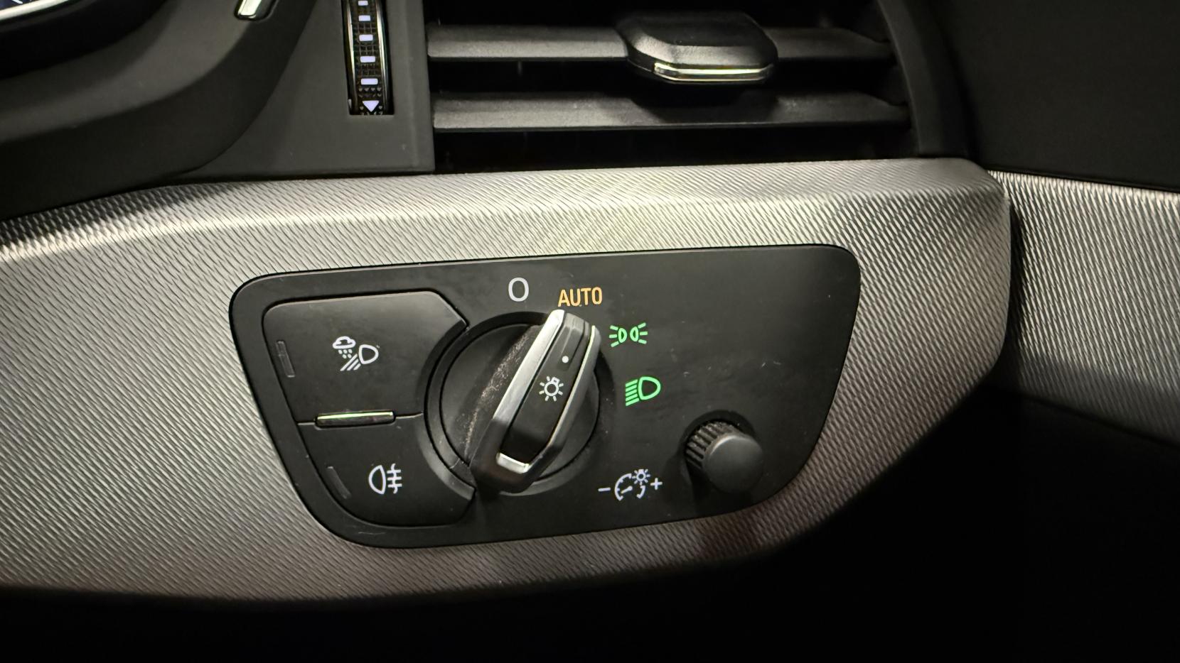 Audi A4 Avant 2.0 TDI 35 Sport Estate 5dr Diesel S Tronic Euro 6 (s/s) (150 ps)