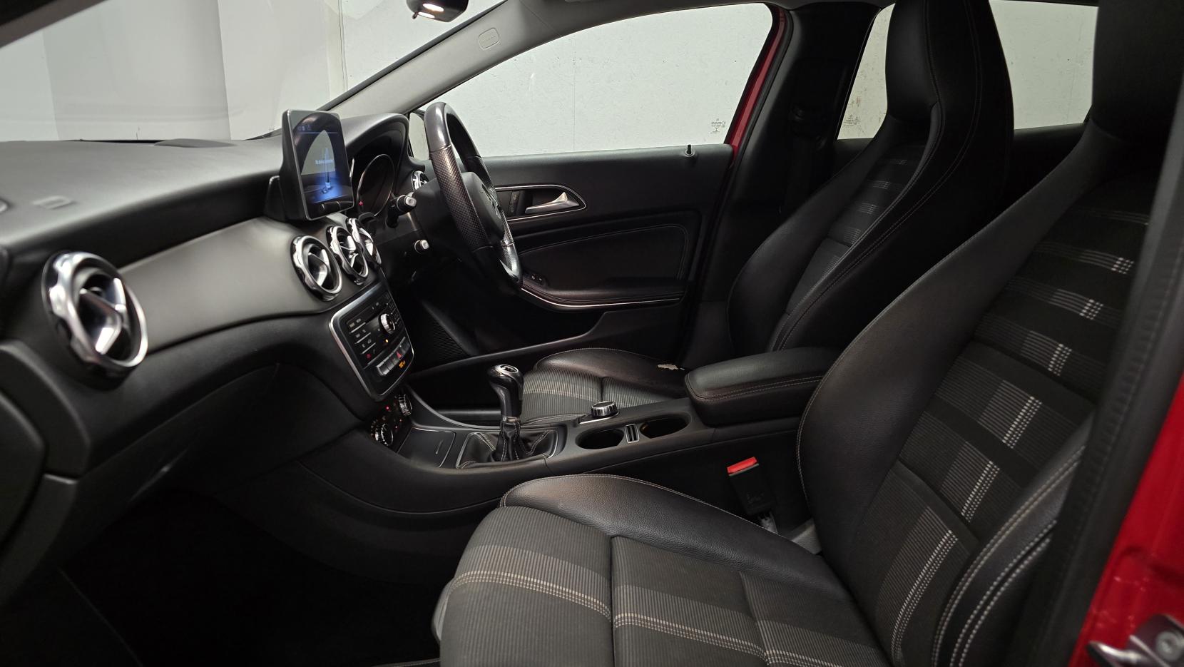 Mercedes-Benz GLA 1.6 GLA180 Urban Edition SUV 5dr Petrol Manual Euro 6 (s/s) (122 ps)