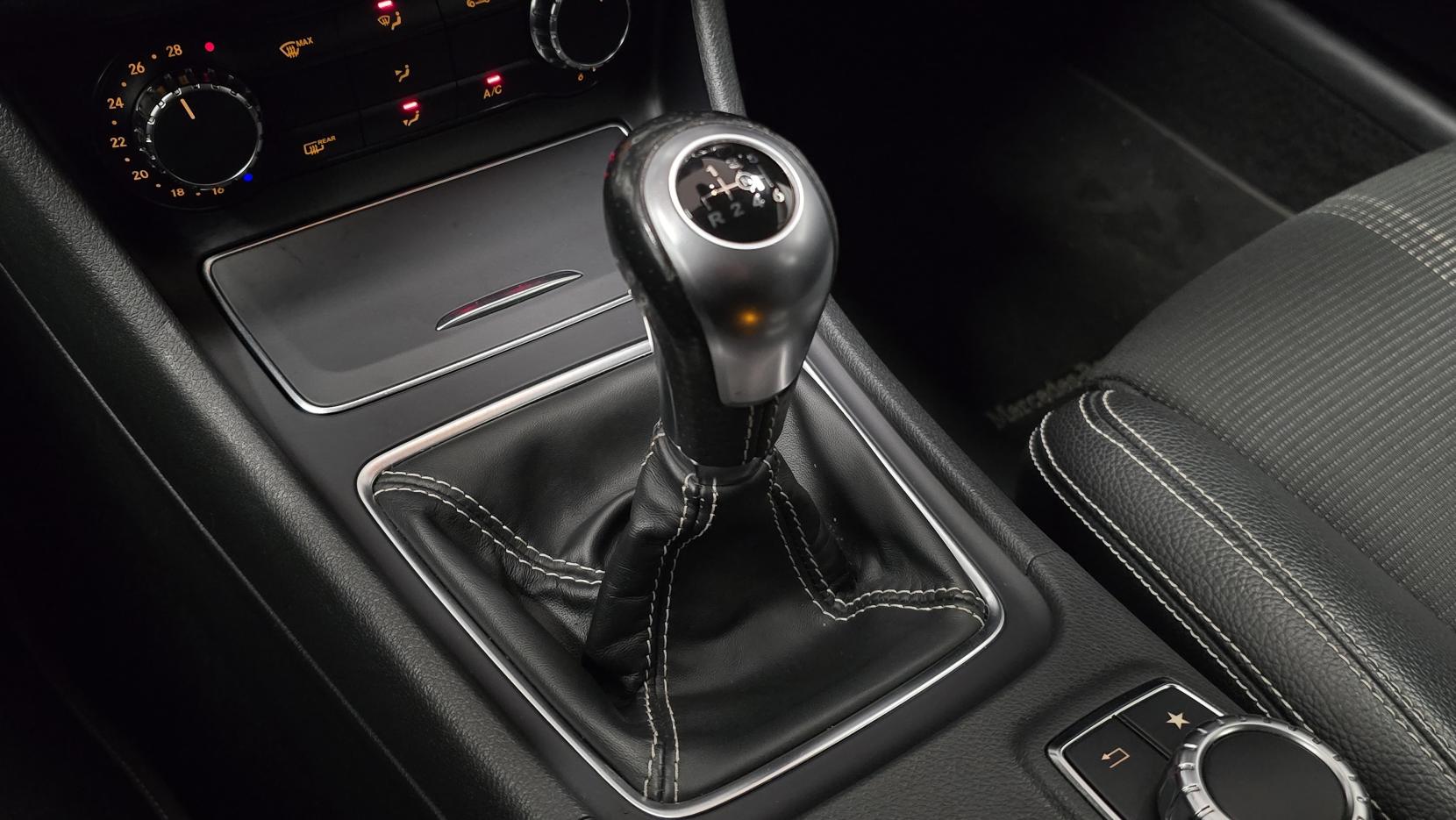 Mercedes-Benz GLA 1.6 GLA180 Urban Edition SUV 5dr Petrol Manual Euro 6 (s/s) (122 ps)