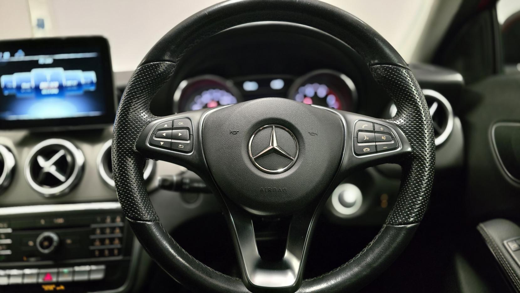 Mercedes-Benz GLA 1.6 GLA180 Urban Edition SUV 5dr Petrol Manual Euro 6 (s/s) (122 ps)