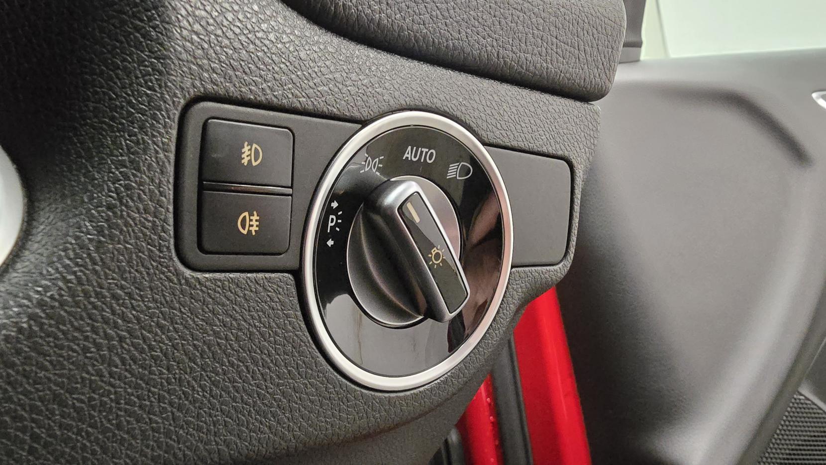 Mercedes-Benz GLA 1.6 GLA180 Urban Edition SUV 5dr Petrol Manual Euro 6 (s/s) (122 ps)