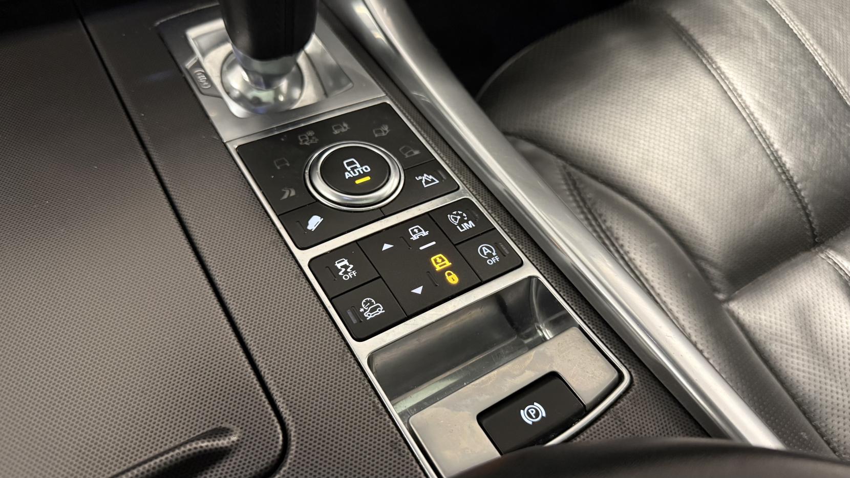 Land Rover Range Rover Sport 3.0 SD V6 HSE Dynamic SUV 5dr Diesel Auto 4WD Euro 6 (s/s) (306 ps)