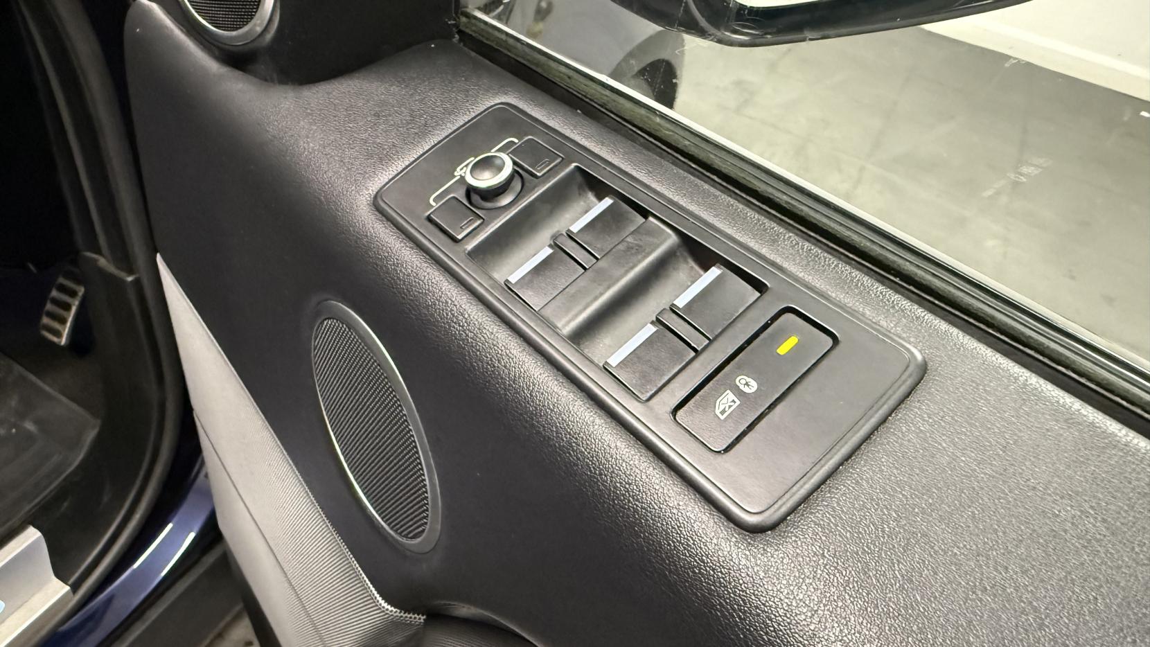 Land Rover Range Rover Sport 3.0 SD V6 HSE Dynamic SUV 5dr Diesel Auto 4WD Euro 6 (s/s) (306 ps)