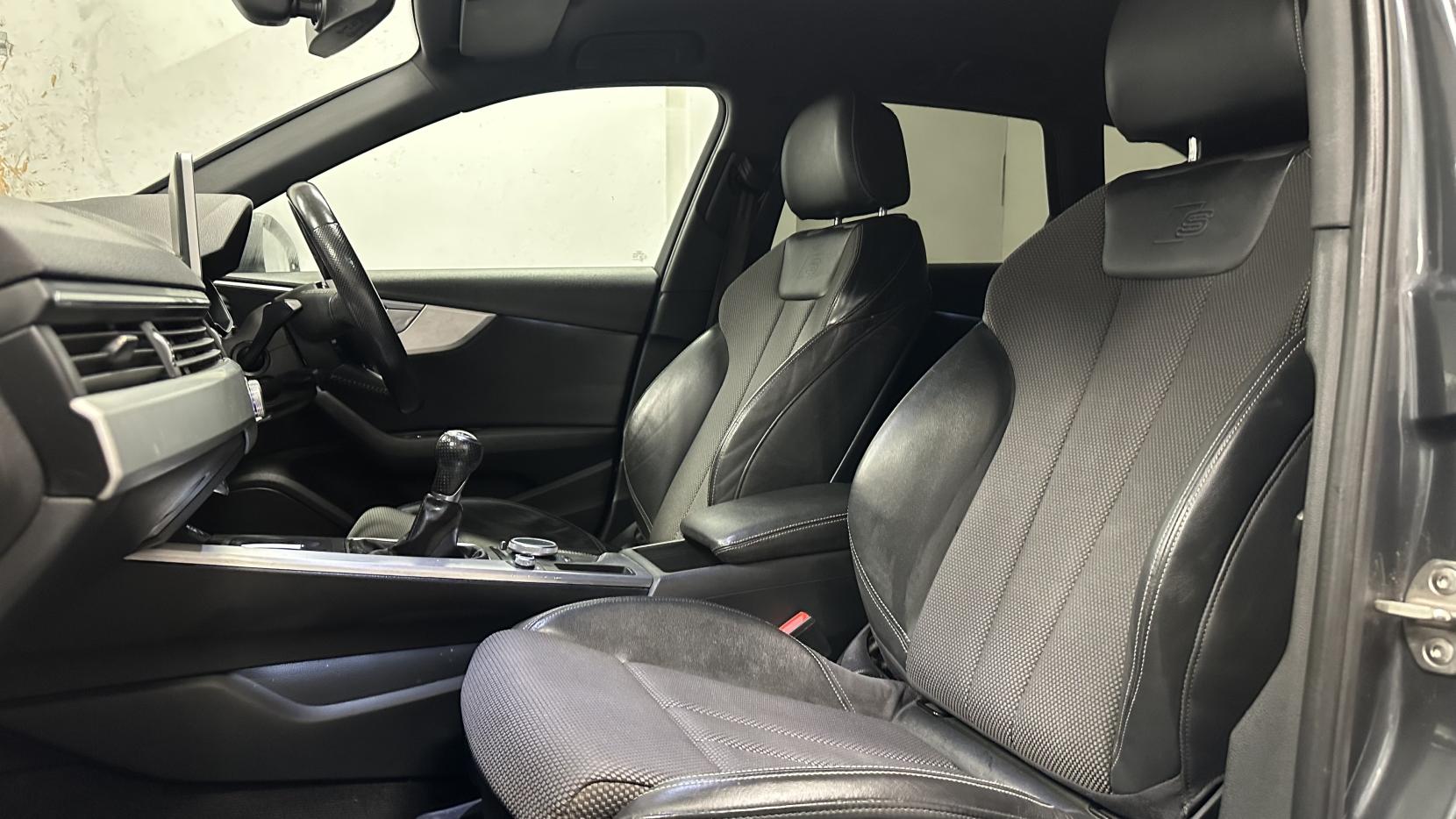 Audi A4 Avant 2.0 TDI S line Estate 5dr Diesel Manual Euro 6 (s/s) (150 ps)