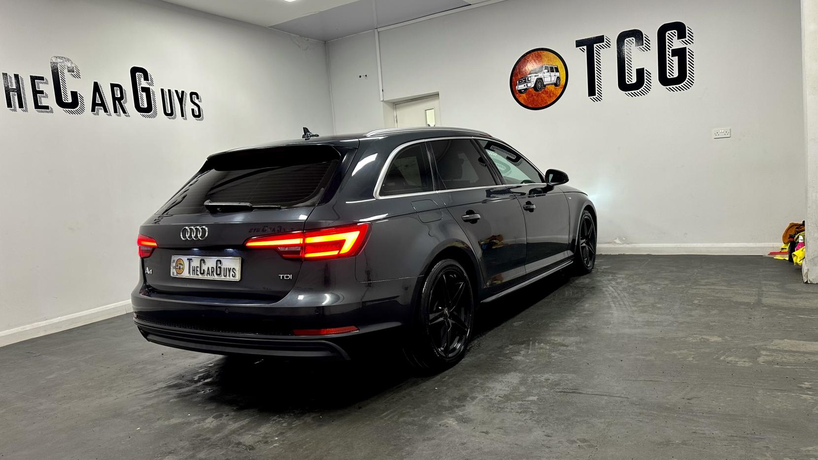 Audi A4 Avant 2.0 TDI S line Estate 5dr Diesel Manual Euro 6 (s/s) (150 ps)