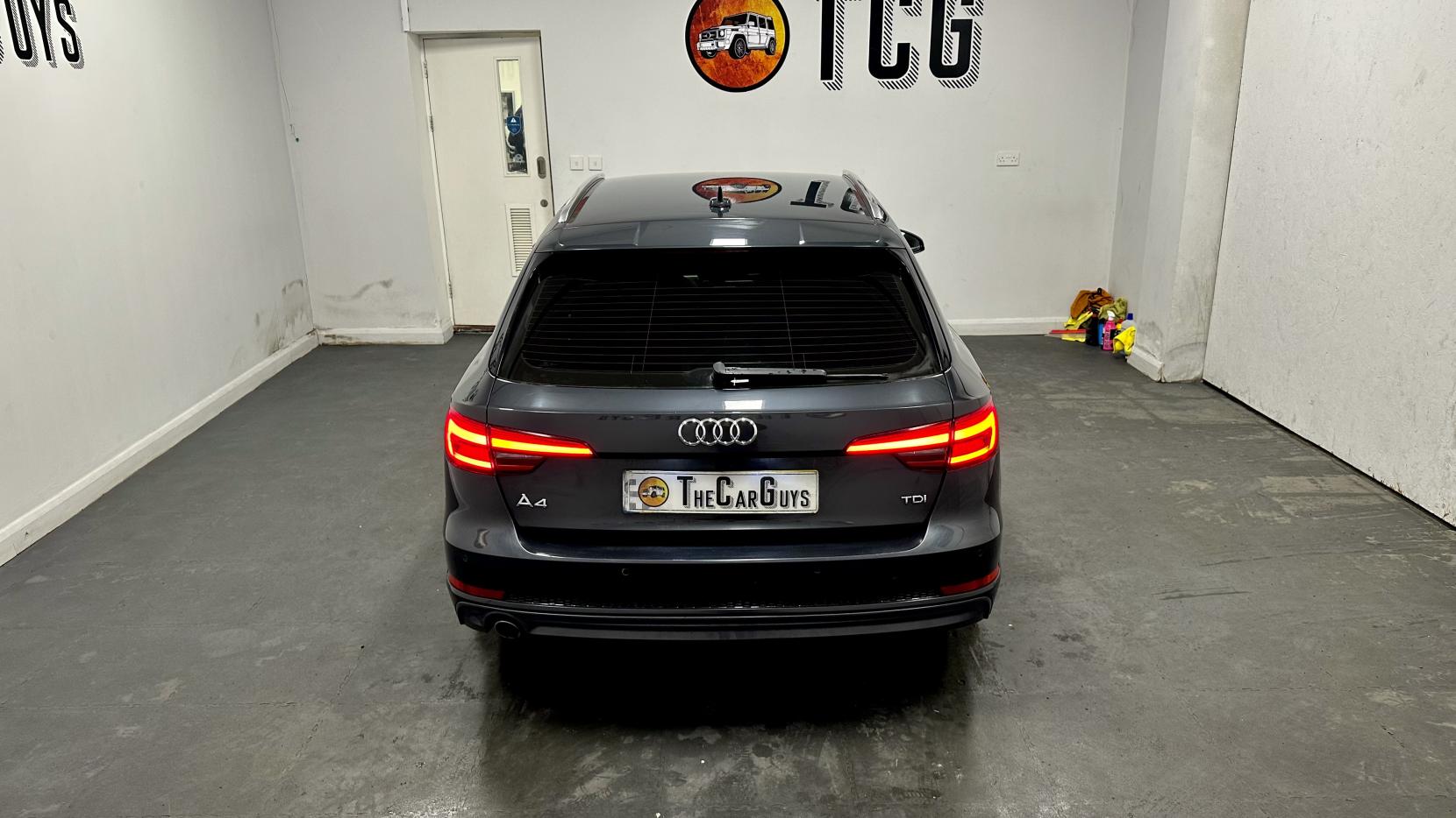 Audi A4 Avant 2.0 TDI S line Estate 5dr Diesel Manual Euro 6 (s/s) (150 ps)