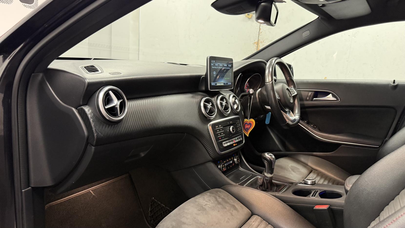 Mercedes-Benz A Class 1.5 A180d AMG Line (Premium) Hatchback 5dr Diesel Manual Euro 6 (s/s) (109 ps)