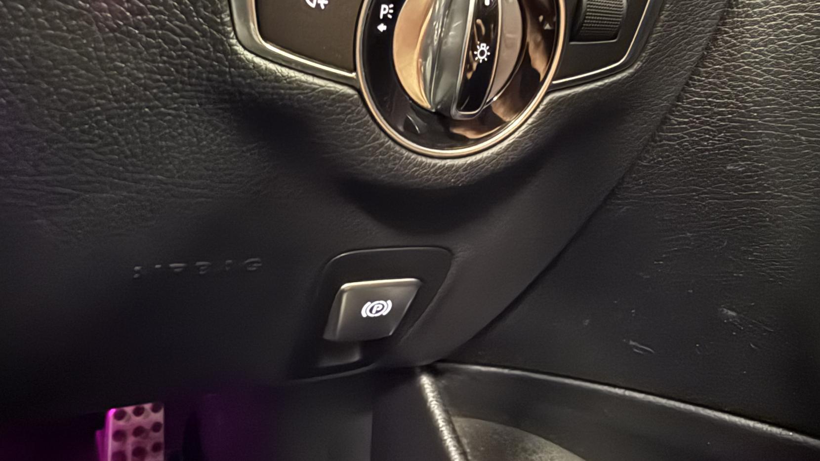 Mercedes-Benz E Class 2.0 E220d AMG Line (Premium Plus) Saloon 4dr Diesel G-Tronic+ Euro 6 (s/s) (194 ps)