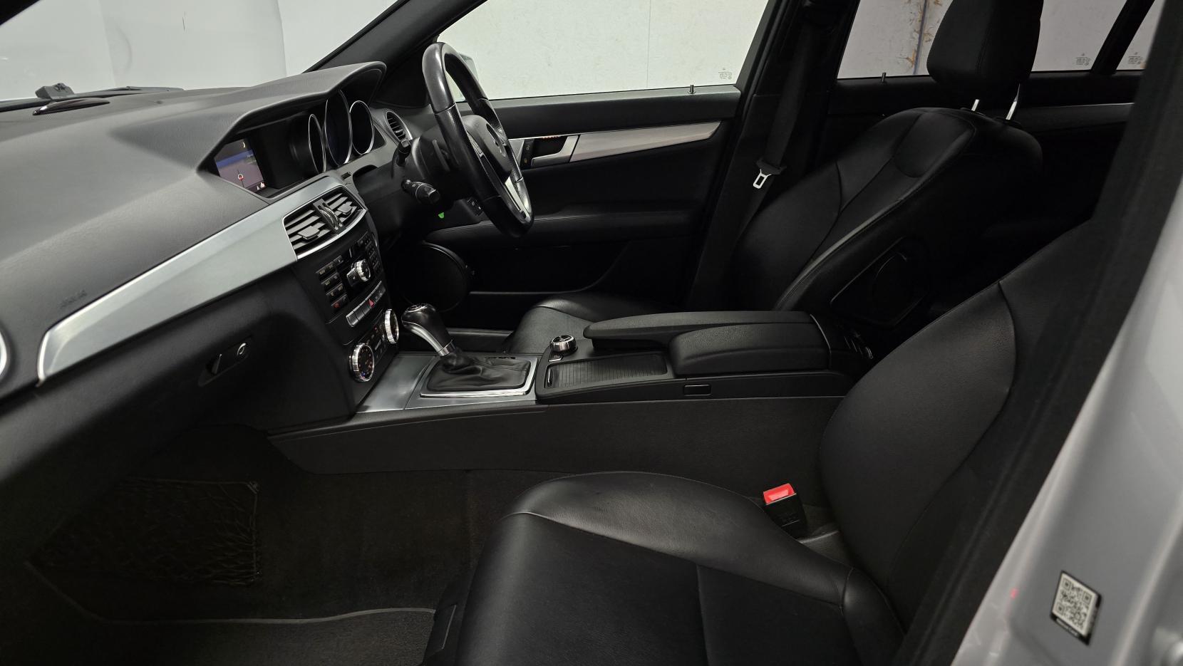 Mercedes-Benz C Class 2.1 C220 CDI BlueEfficiency Sport Saloon 4dr Diesel G-Tronic+ Euro 5 (s/s) (170 ps)