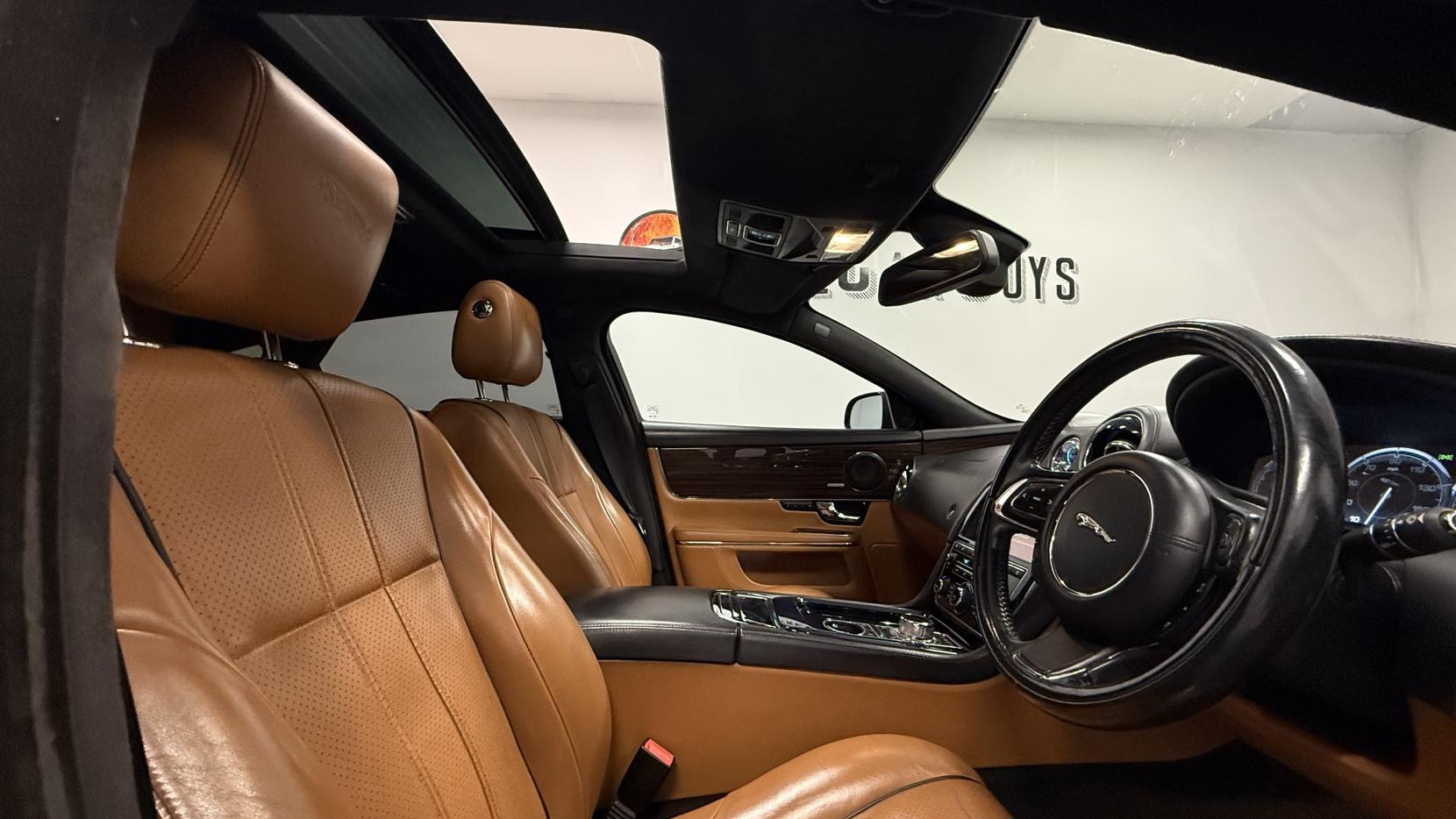 Jaguar XJ 3.0d V6 Portfolio Saloon 4dr Diesel Auto Euro 5 (275 ps)