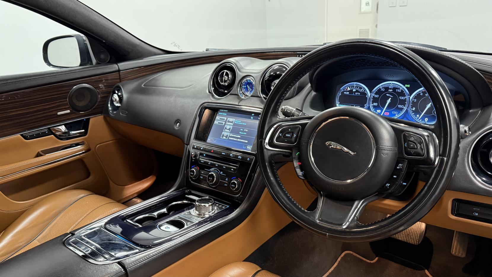 Jaguar XJ 3.0d V6 Portfolio Saloon 4dr Diesel Auto Euro 5 (275 ps)