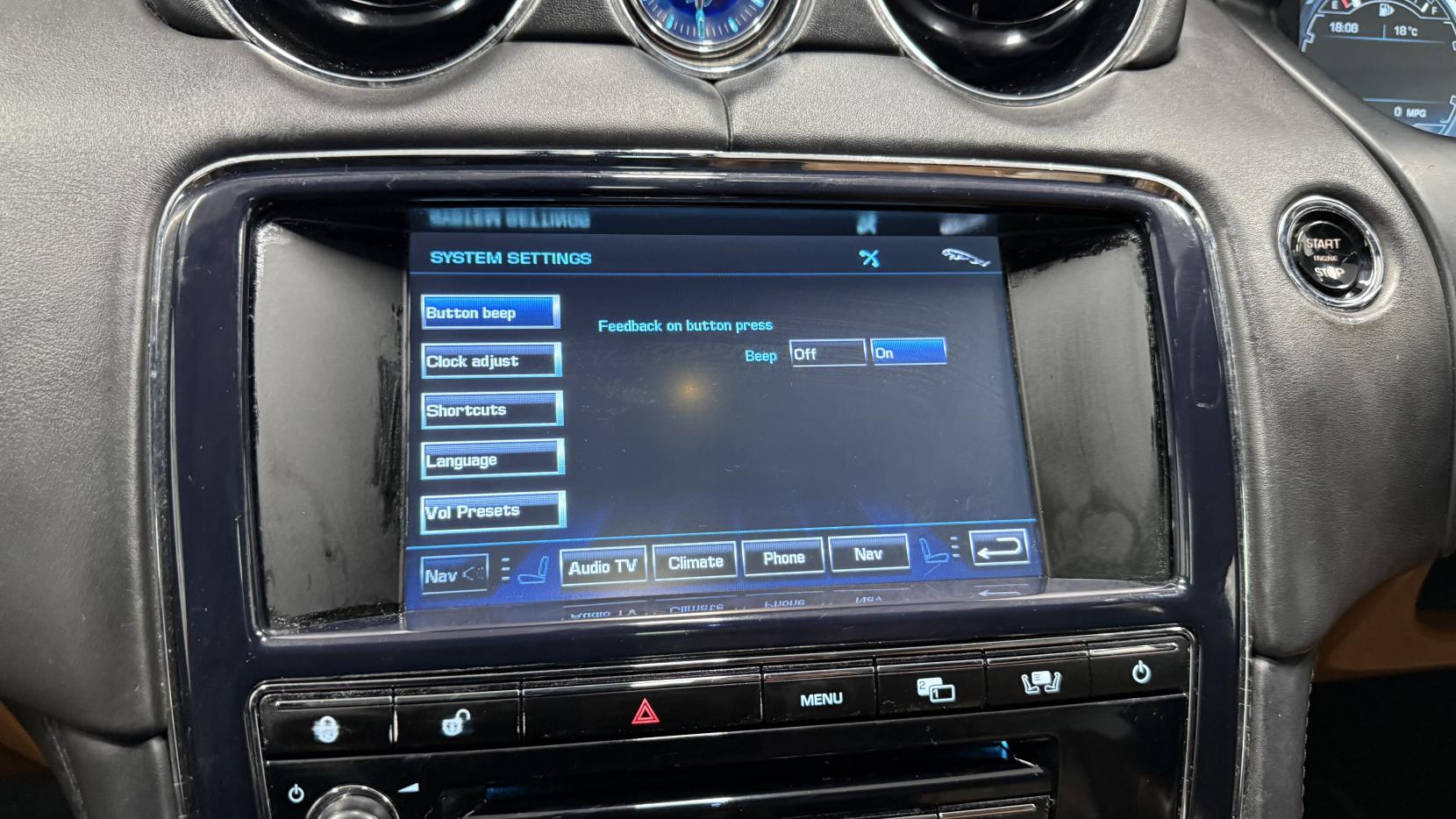 Jaguar XJ 3.0d V6 Portfolio Saloon 4dr Diesel Auto Euro 5 (275 ps)