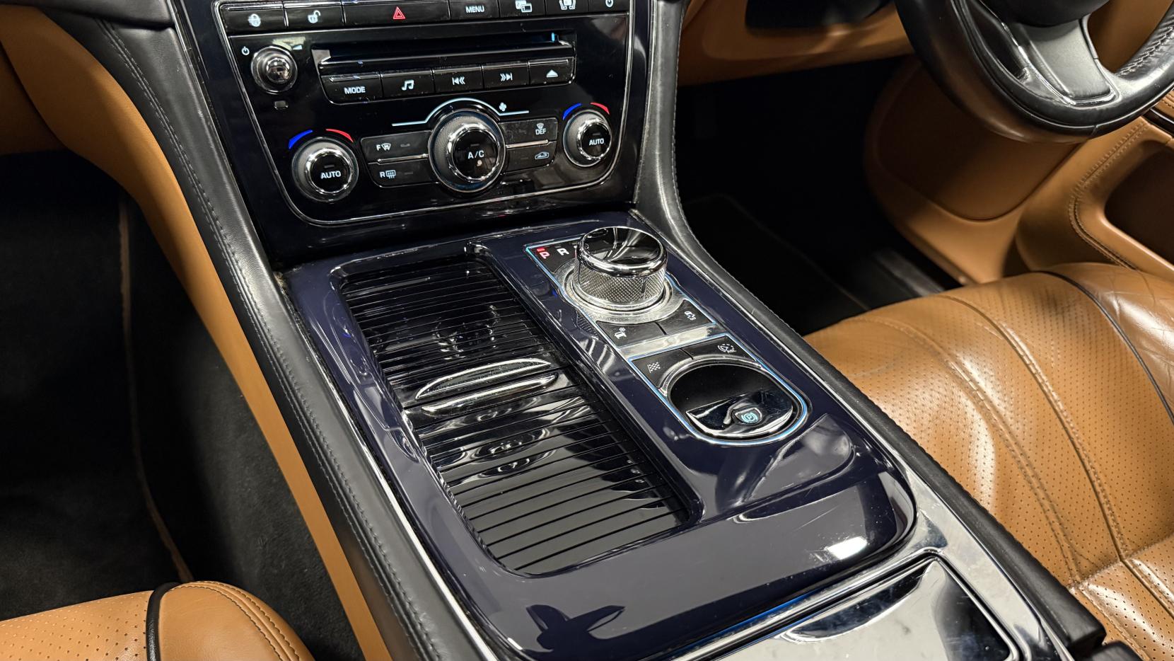 Jaguar XJ 3.0d V6 Portfolio Saloon 4dr Diesel Auto Euro 5 (275 ps)