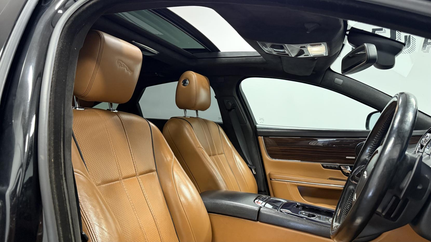 Jaguar XJ 3.0d V6 Portfolio Saloon 4dr Diesel Auto Euro 5 (275 ps)