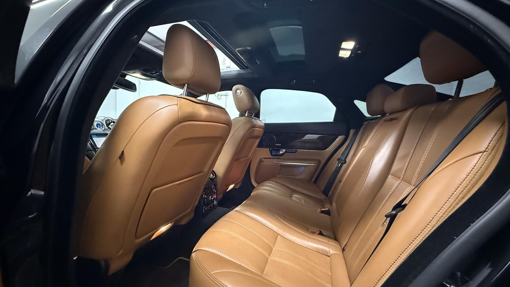 Jaguar XJ 3.0d V6 Portfolio Saloon 4dr Diesel Auto Euro 5 (275 ps)