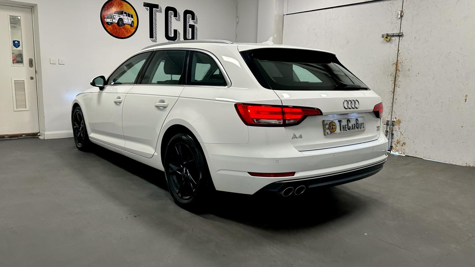 Audi A4 Avant 2.0 TDI ultra Sport Estate 5dr Diesel S Tronic Euro 6 (s/s) (190 ps)