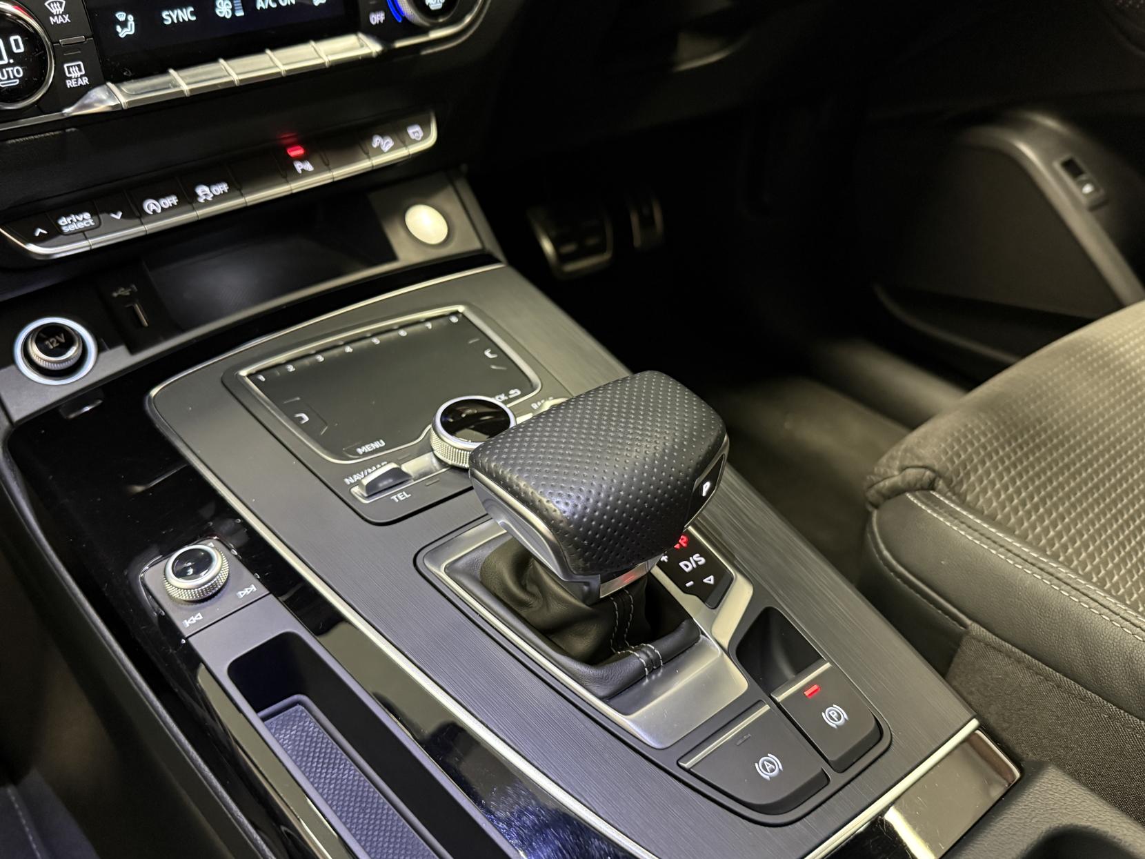 Audi Q5 2.0 TDI 40 Black Edition SUV 5dr Diesel S Tronic quattro Euro 6 (s/s) (190 ps)