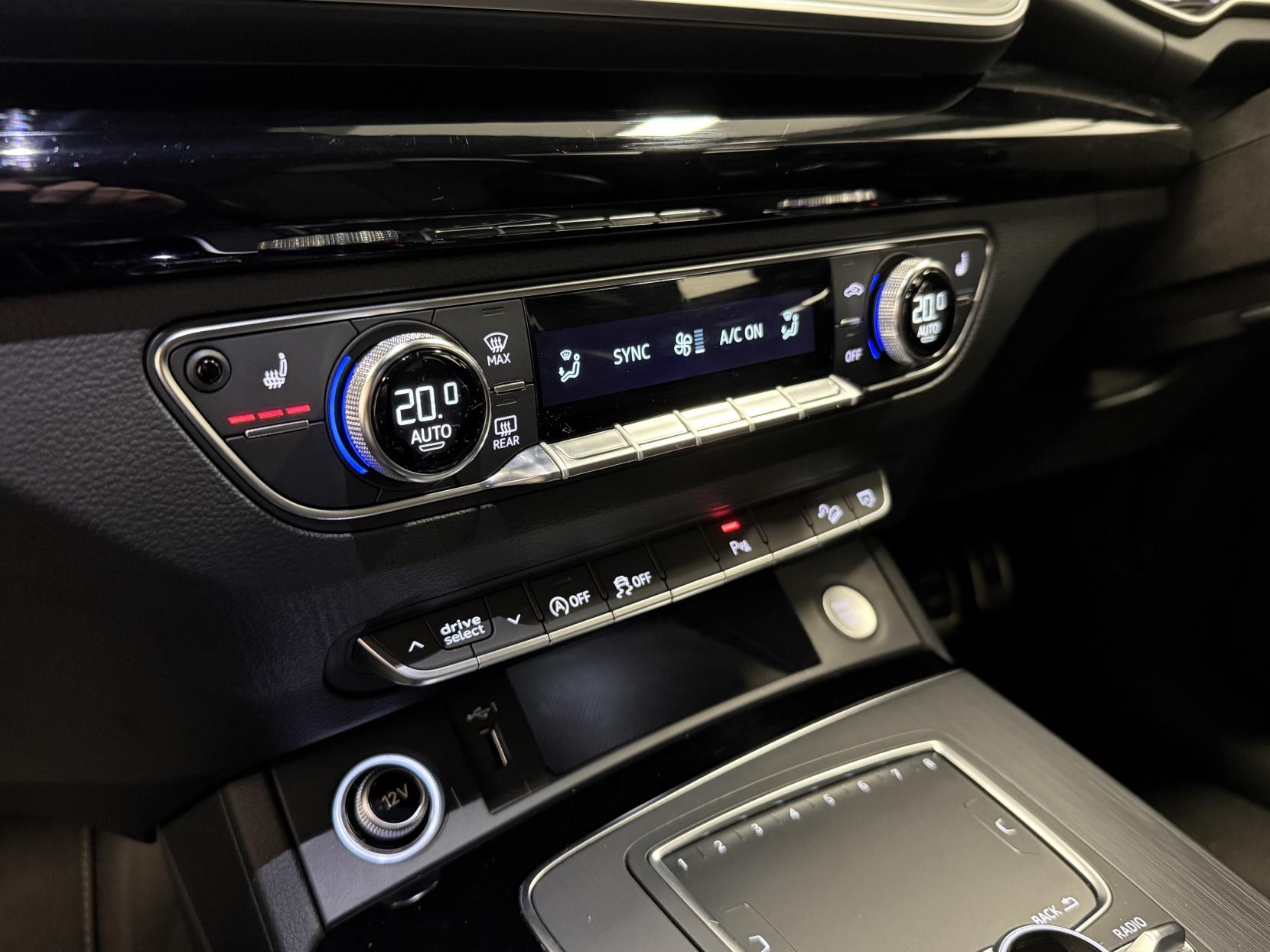 Audi Q5 2.0 TDI 40 Black Edition SUV 5dr Diesel S Tronic quattro Euro 6 (s/s) (190 ps)