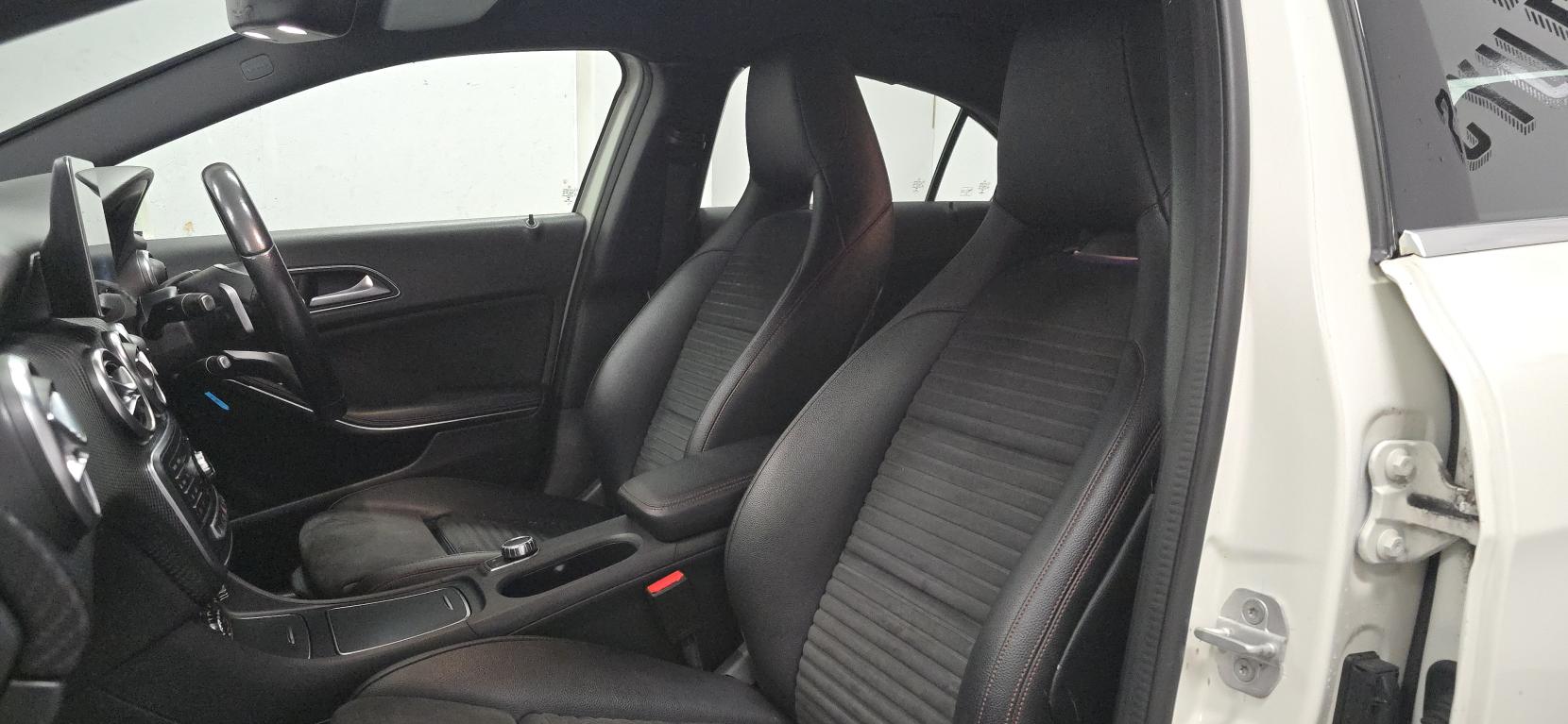 Mercedes-Benz A Class 1.6 A180 AMG Line (Premium) Hatchback 5dr Petrol 7G-DCT Euro 6 (s/s) (122 ps)