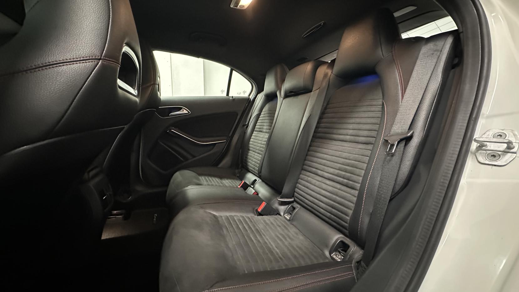 Mercedes-Benz A Class 1.6 A180 AMG Line (Premium) Hatchback 5dr Petrol 7G-DCT Euro 6 (s/s) (122 ps)