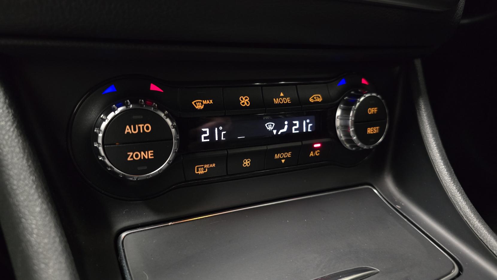 Mercedes-Benz GLA 1.6 GLA180 AMG Line Edition SUV 5dr Petrol 7G-DCT Euro 6 (s/s) (122 ps)