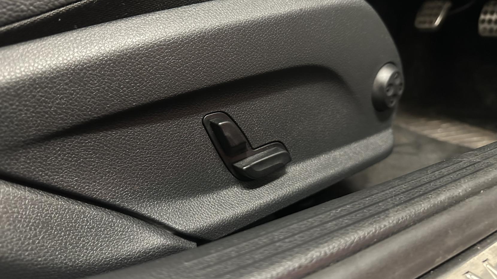 Mercedes-Benz C Class 2.1 C220d AMG Line Saloon 4dr Diesel Manual Euro 6 (s/s) (170 ps)