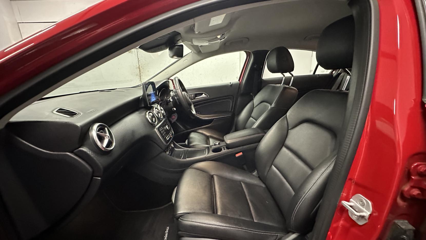 Mercedes-Benz A Class 1.5 A180d Sport (Premium) Hatchback 5dr Diesel 7G-DCT Euro 6 (s/s) (109 ps)