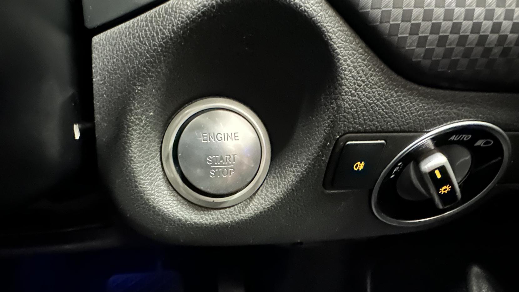 Mercedes-Benz A Class 1.5 A180d Sport (Premium) Hatchback 5dr Diesel 7G-DCT Euro 6 (s/s) (109 ps)