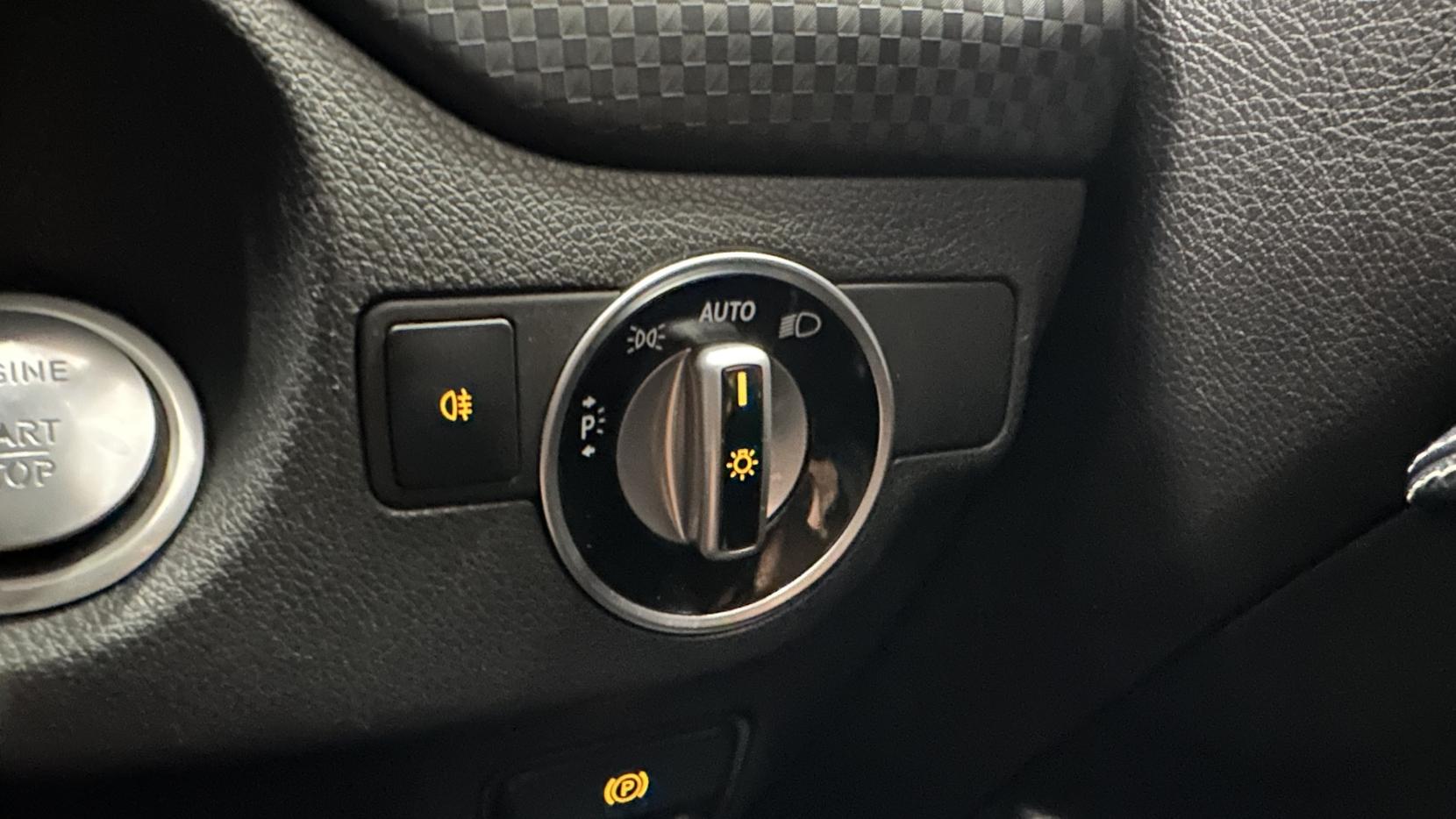 Mercedes-Benz A Class 1.5 A180d Sport (Premium) Hatchback 5dr Diesel 7G-DCT Euro 6 (s/s) (109 ps)