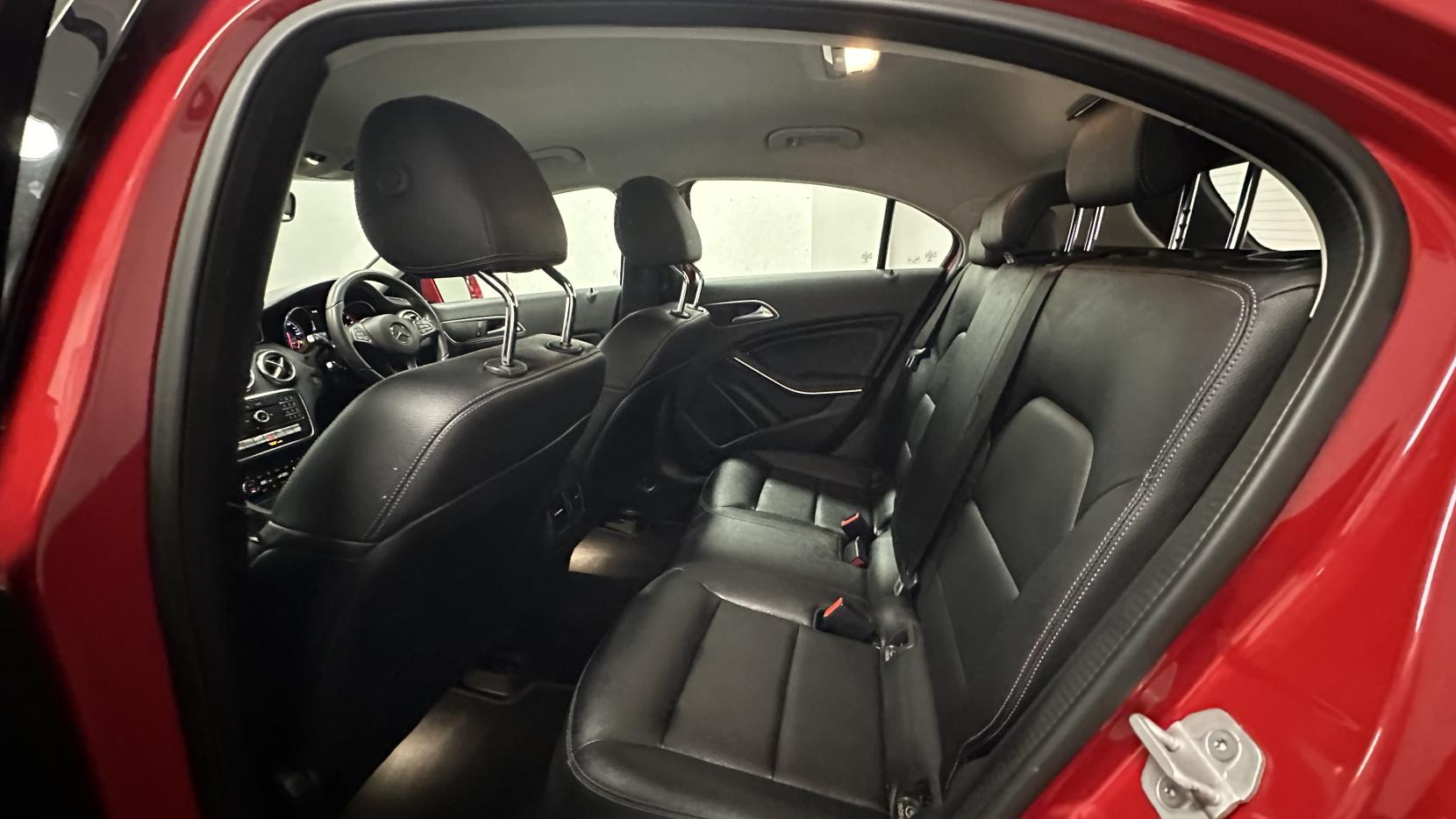 Mercedes-Benz A Class 1.5 A180d Sport (Premium) Hatchback 5dr Diesel 7G-DCT Euro 6 (s/s) (109 ps)