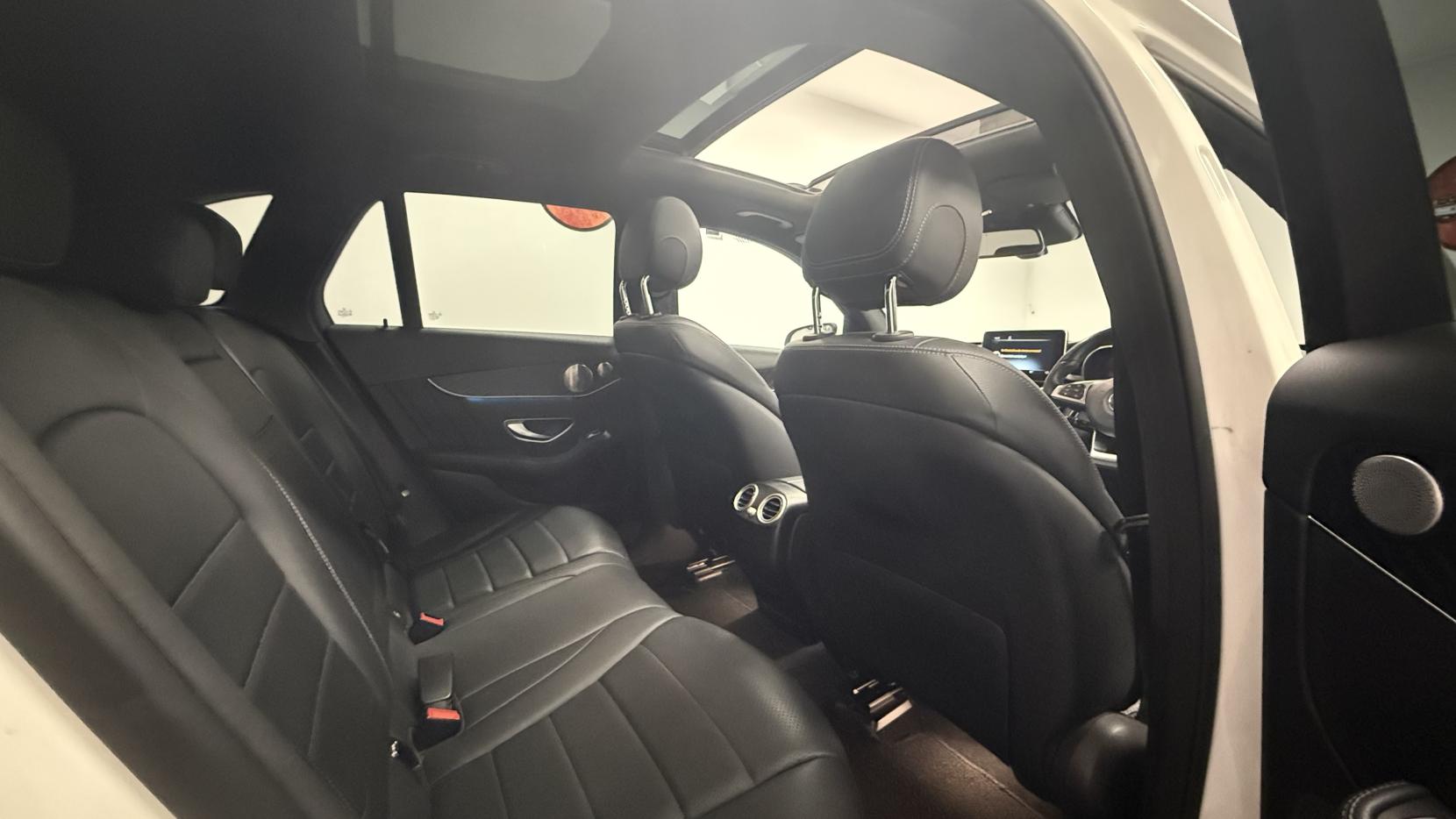 Mercedes-Benz GLC 3.0 GLC350d V6 AMG Line (Premium Plus) SUV 5dr Diesel G-Tronic 4MATIC Euro 6 (s/s) (258 ps)