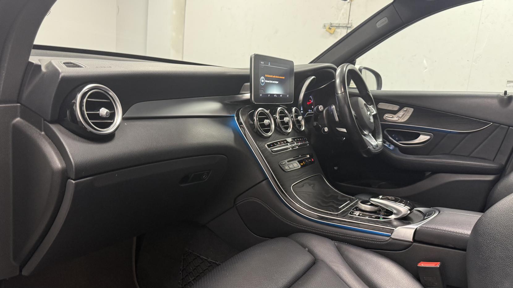 Mercedes-Benz GLC 3.0 GLC350d V6 AMG Line (Premium Plus) SUV 5dr Diesel G-Tronic 4MATIC Euro 6 (s/s) (258 ps)
