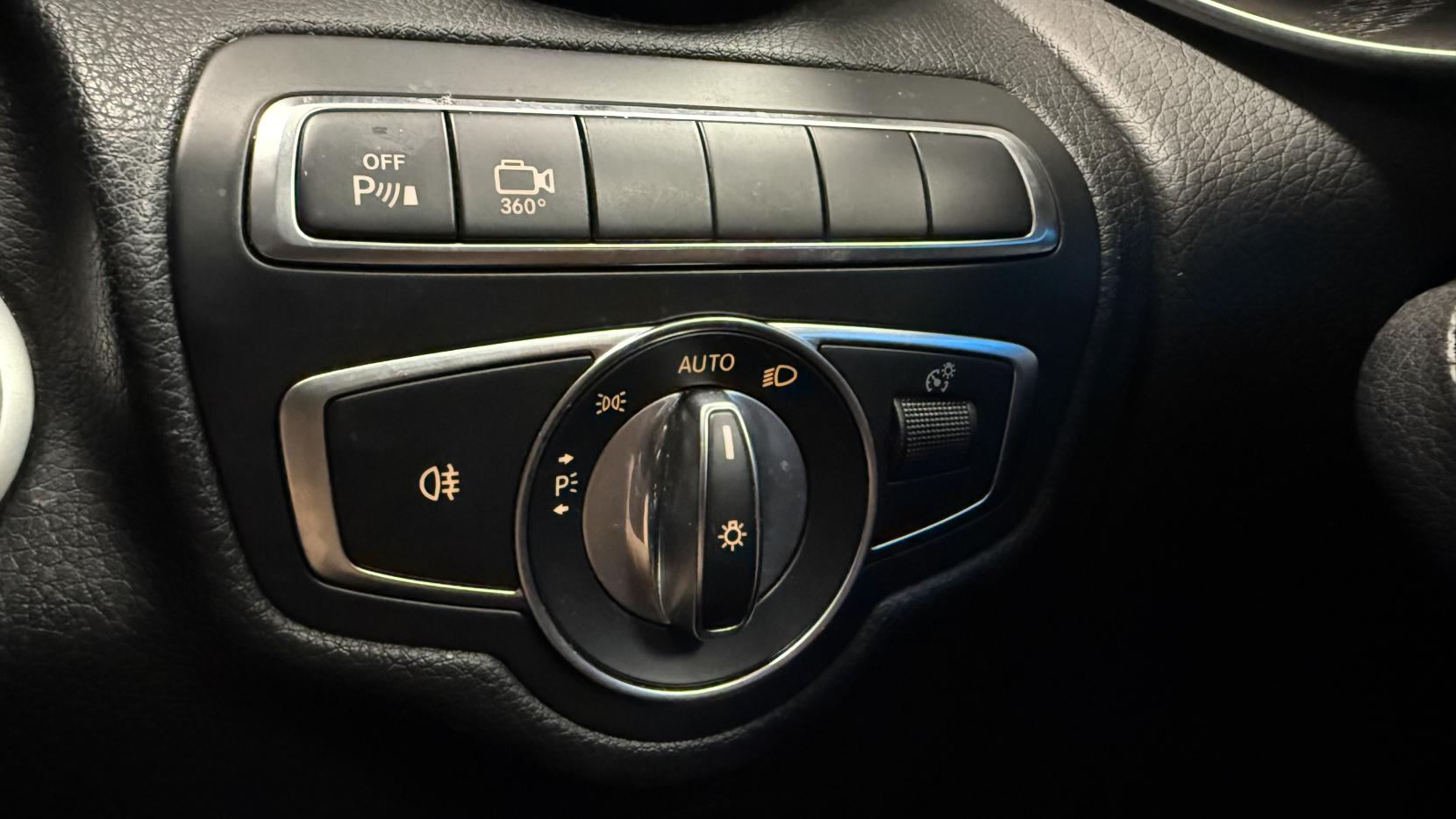 Mercedes-Benz GLC 3.0 GLC350d V6 AMG Line (Premium Plus) SUV 5dr Diesel G-Tronic 4MATIC Euro 6 (s/s) (258 ps)