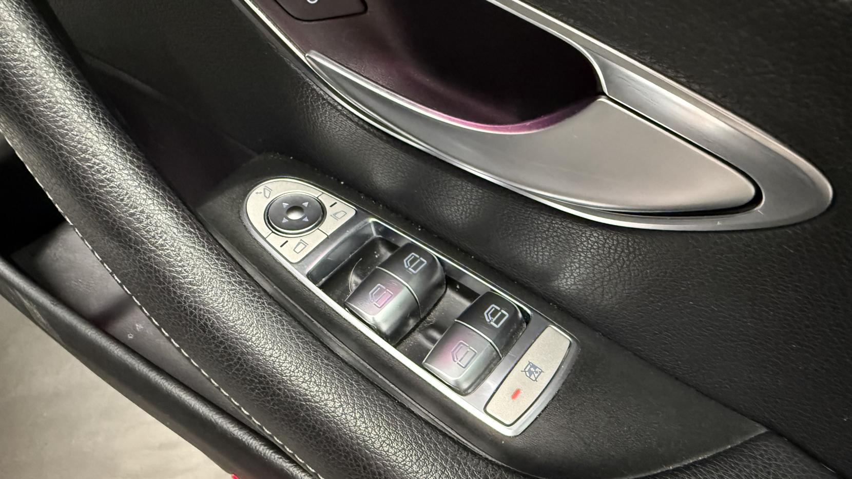 Mercedes-Benz E Class 2.0 E220d SE (Premium) Estate 5dr Diesel G-Tronic+ Euro 6 (s/s) (194 ps)